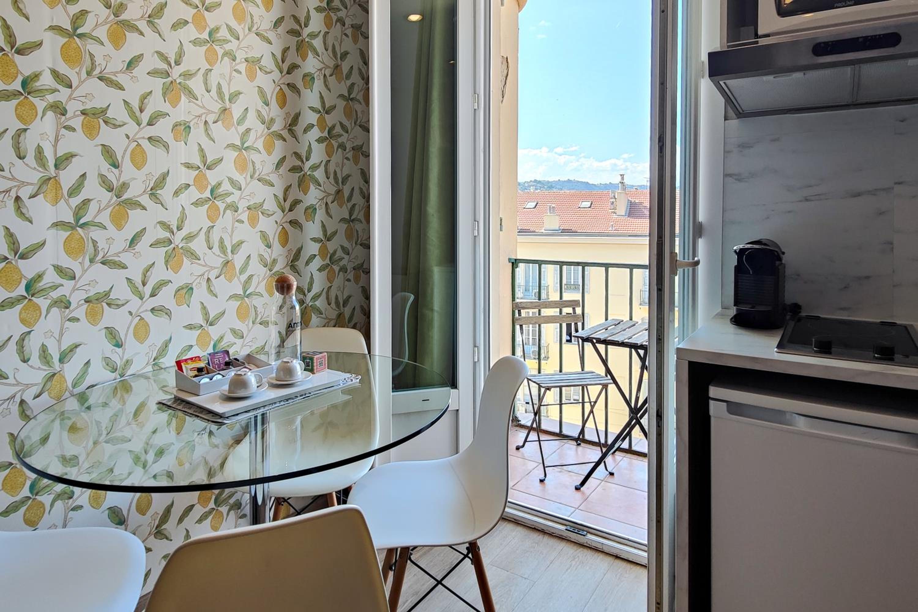 Duplex Apartment with Balcony - Photo 17