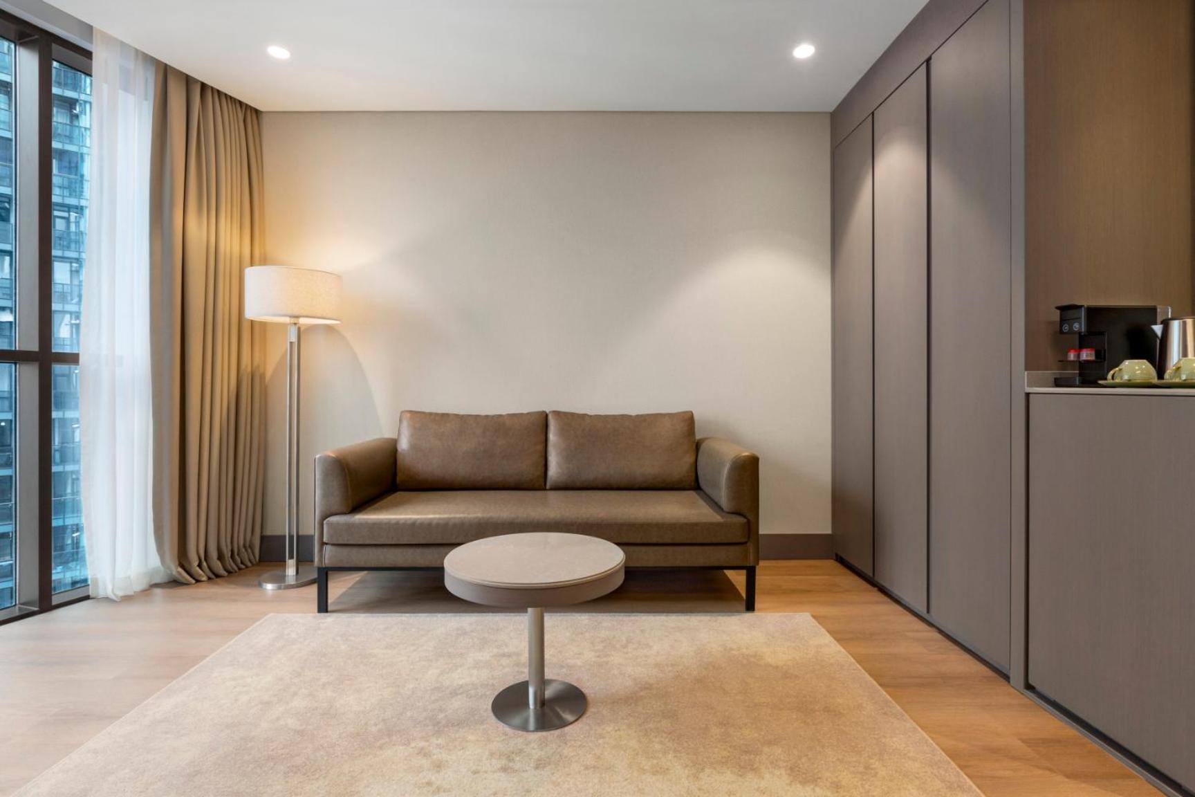Accessible Room with City View - Photo 3