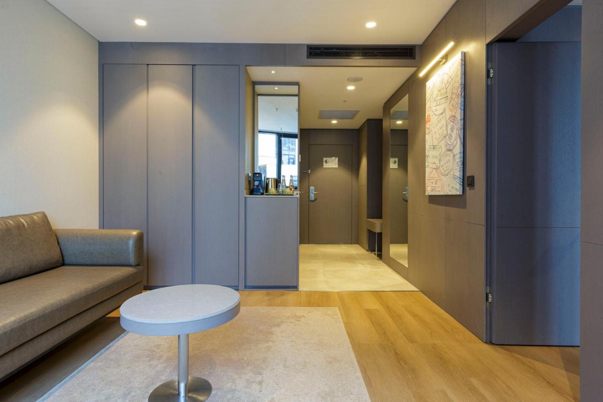 Executive King Suite with City View - Photo 4