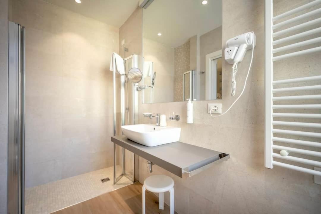 Double Room with Balcony and Sea View photo 3