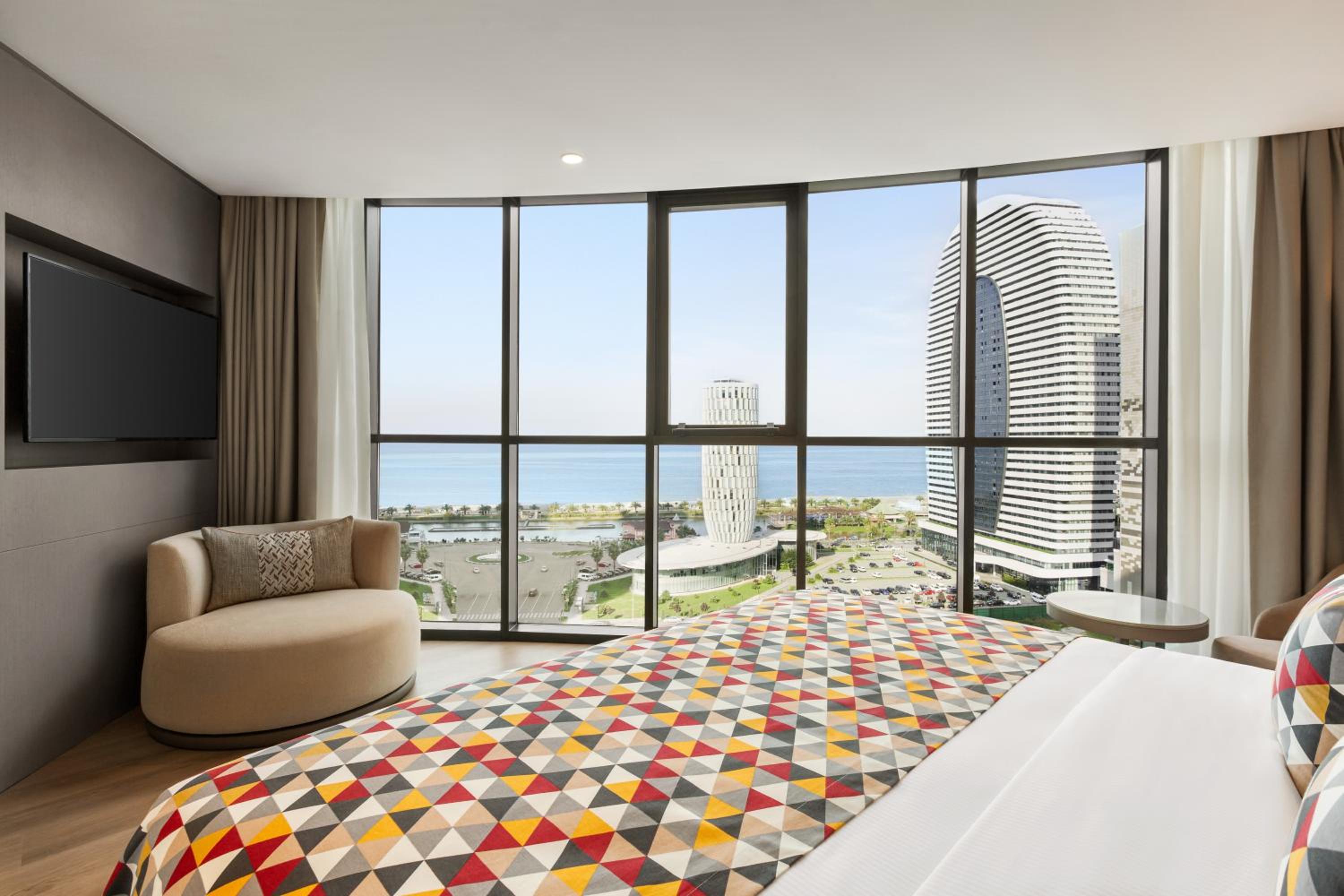 Junior King Suite with Sea View - Photo 2
