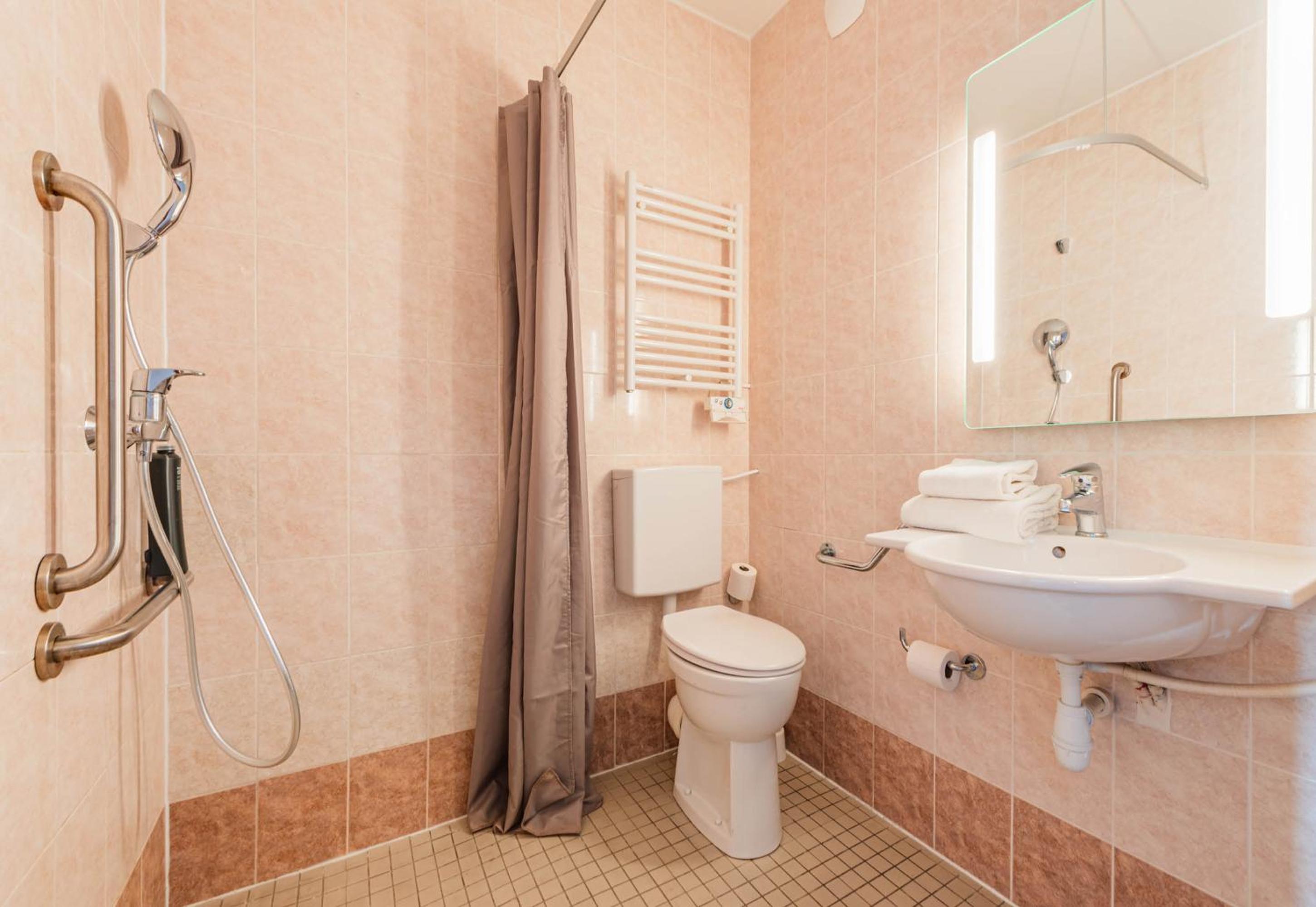 Double Room - Disability Access - Photo 3