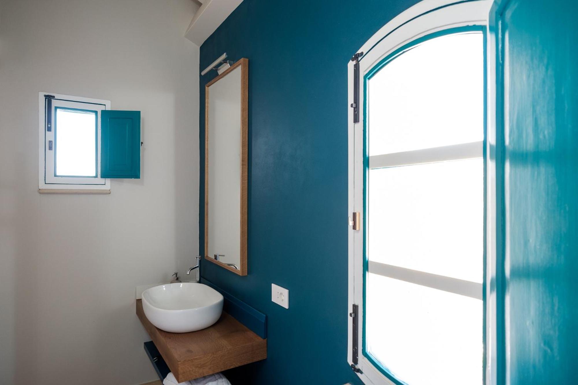 Deluxe Room (2 Adults + 1 Child) photo 2