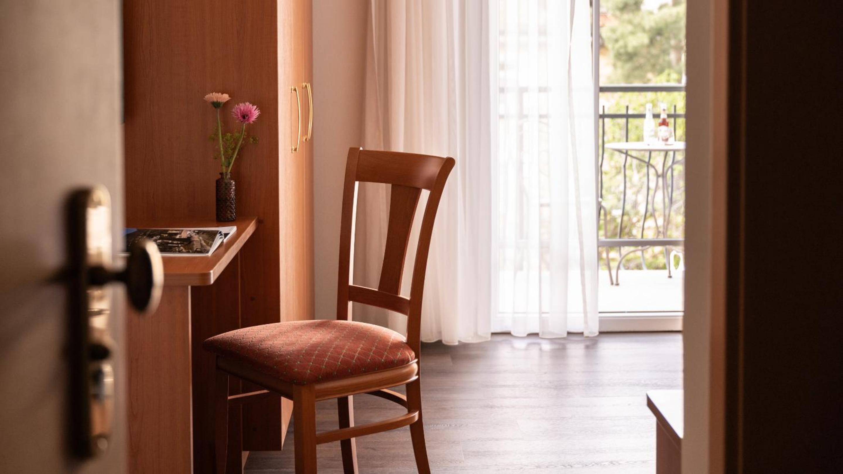 Standard Double Room with Balcony - Flair - Photo 11