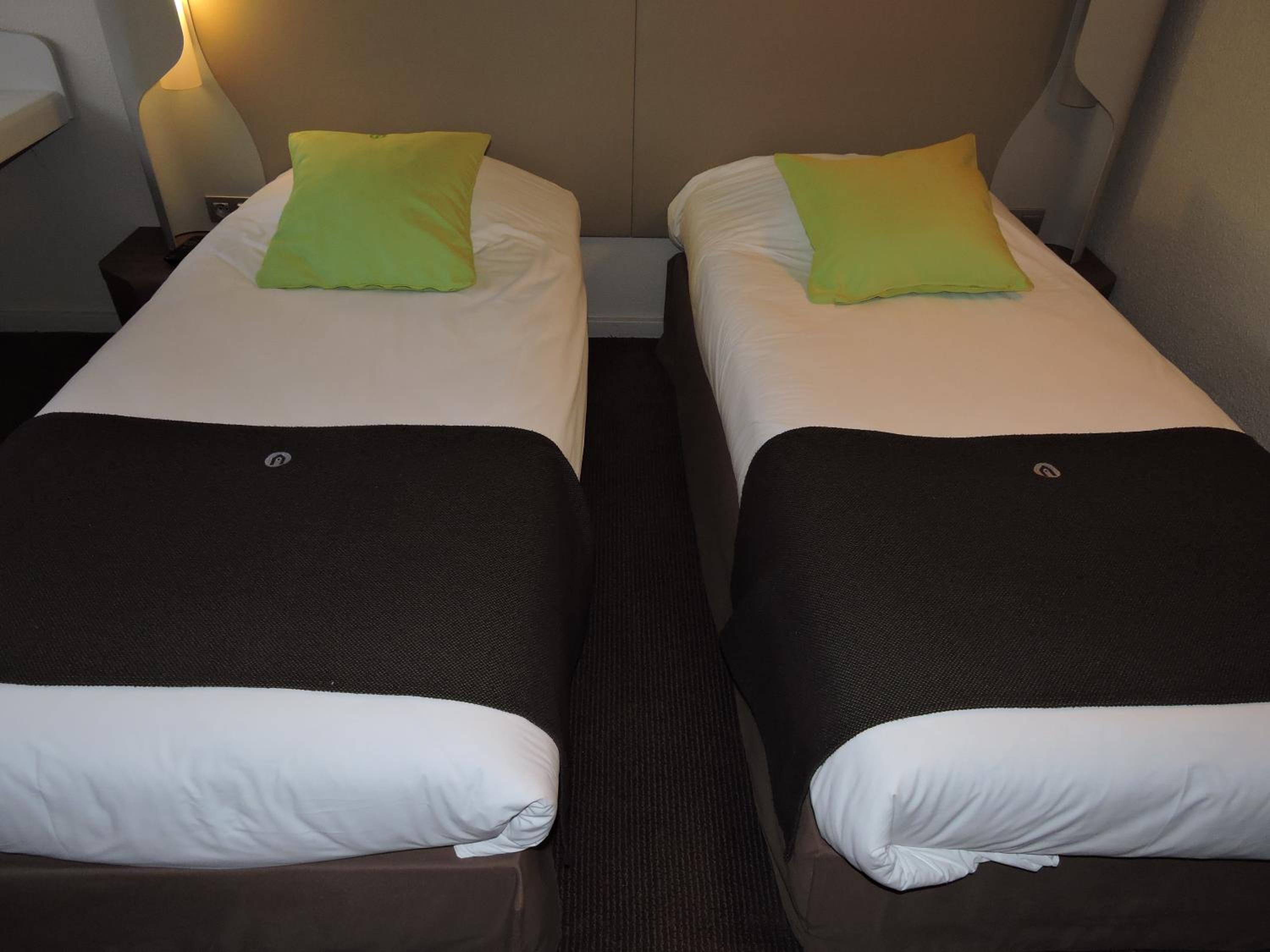 Standard Twin Room - Photo 3