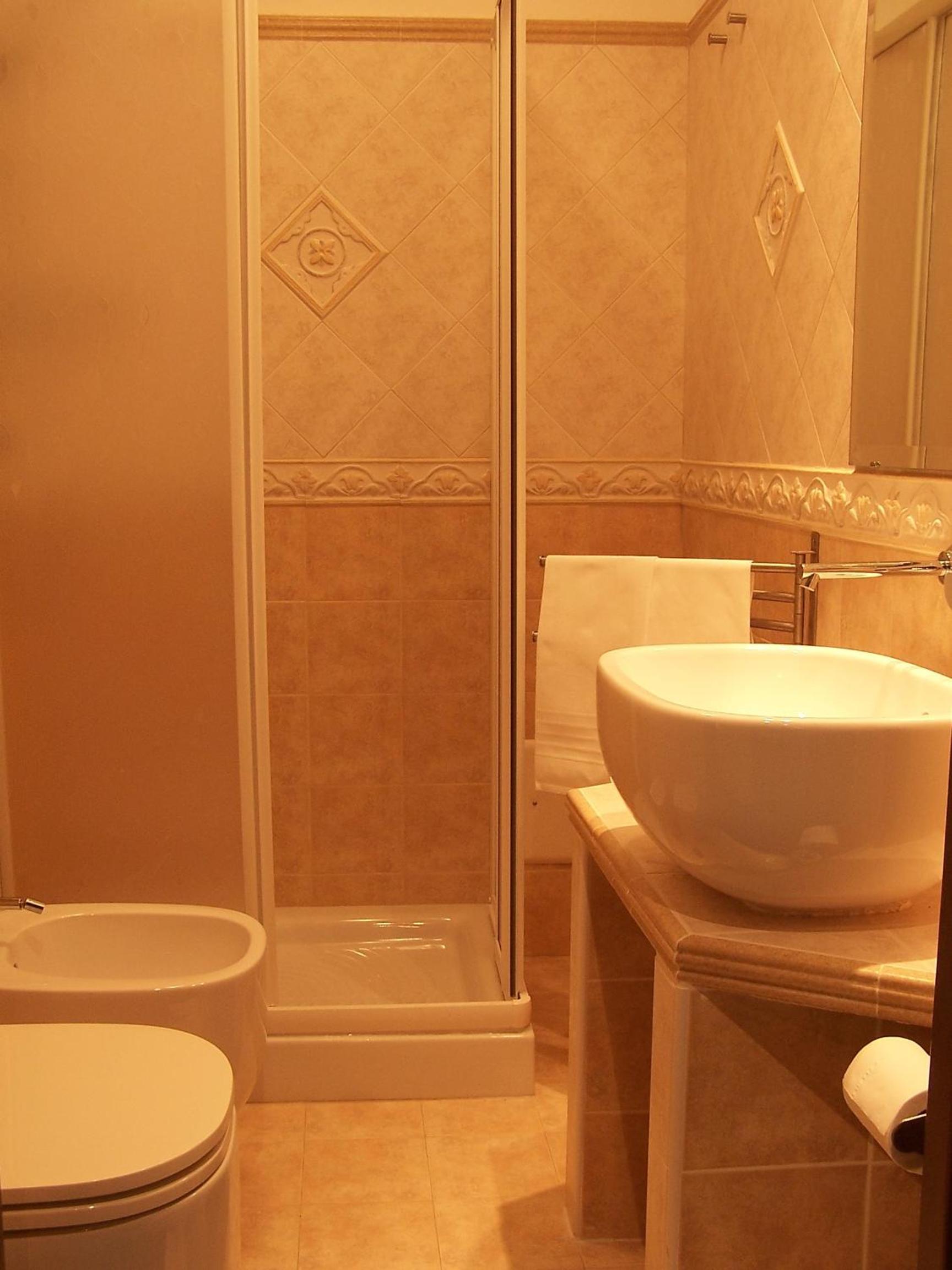 Double or Twin Room - Photo 5