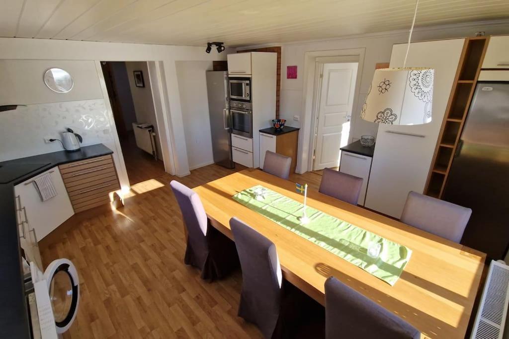 Three-Bedroom House photo 3