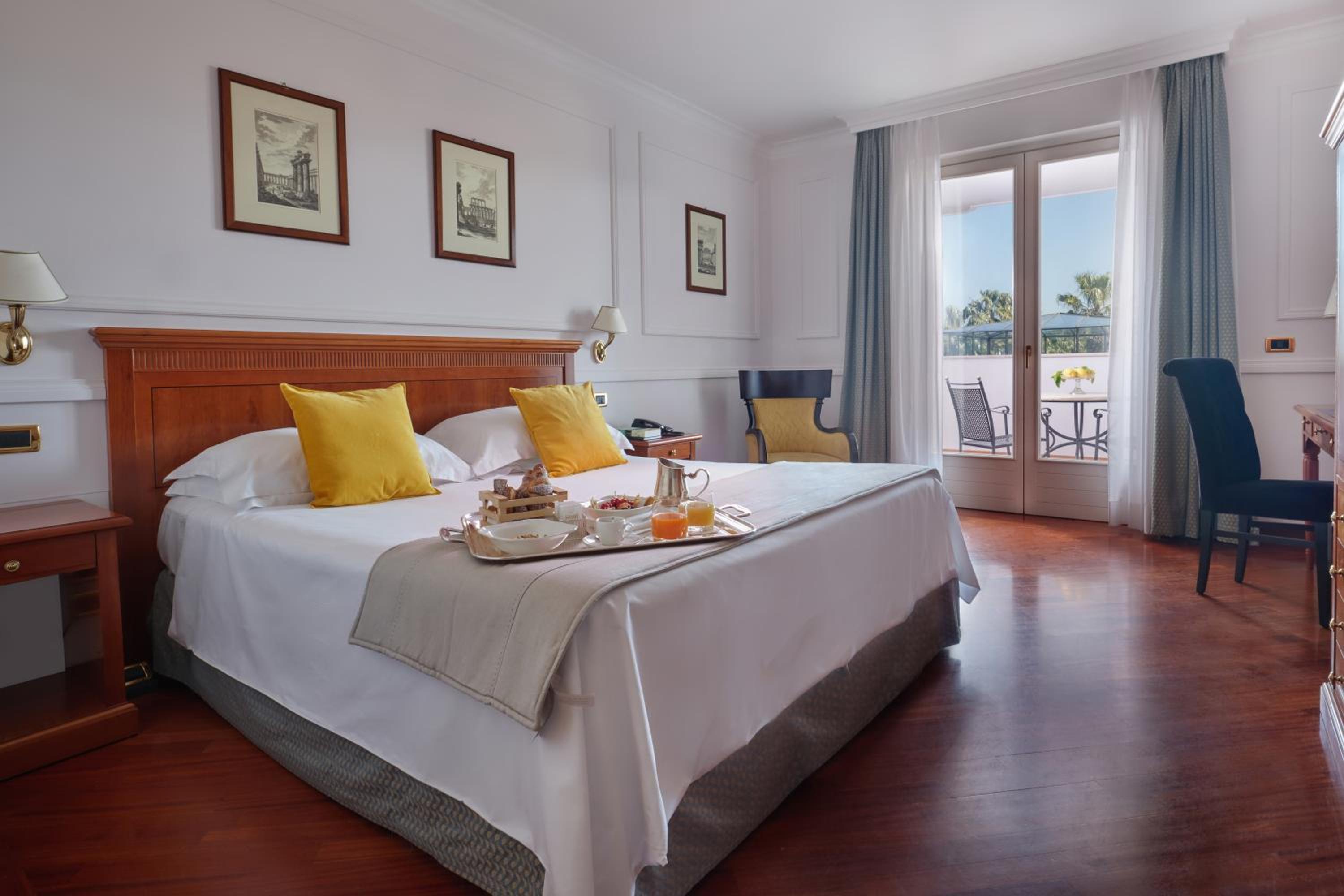 Deluxe Double Room with Balcony - Photo 5