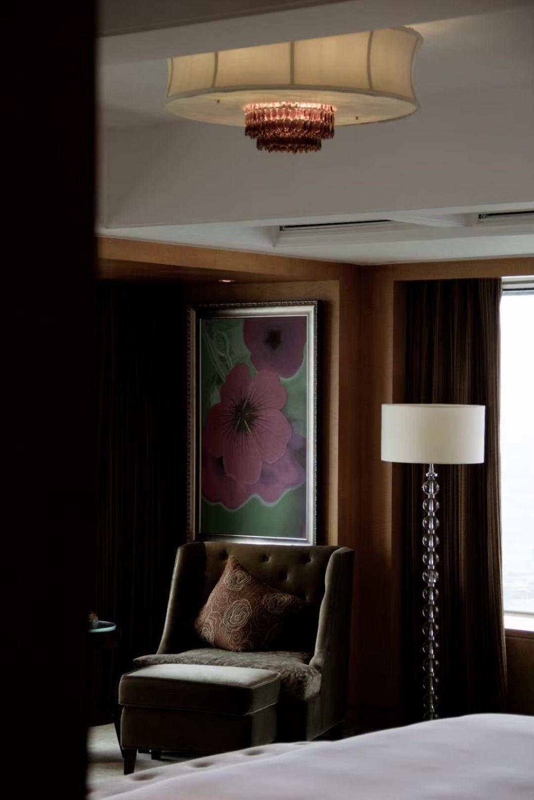 1 King Bed Premium Lounge Access - Photo 4