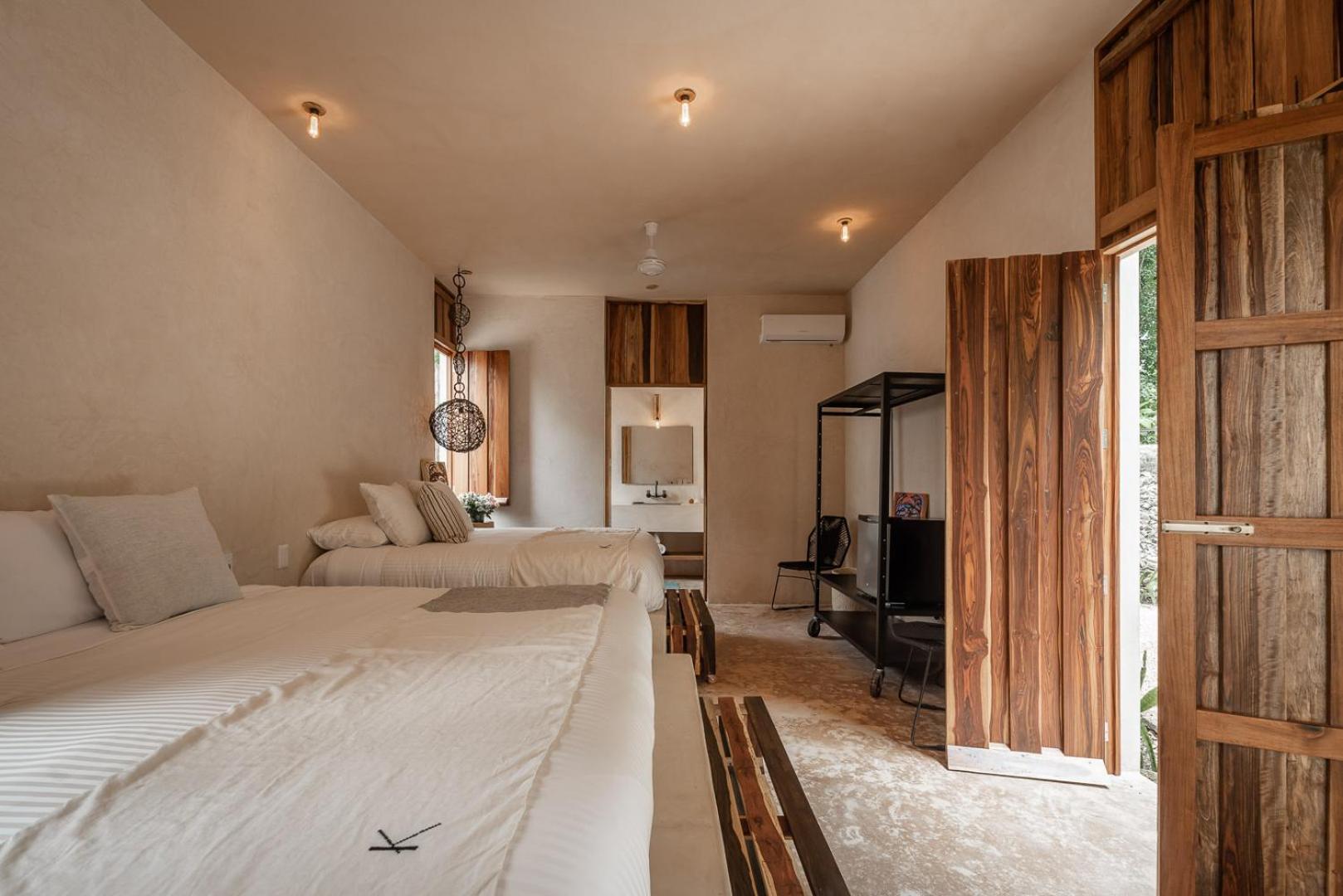 Double Room with Two Double Beds - Photo 3