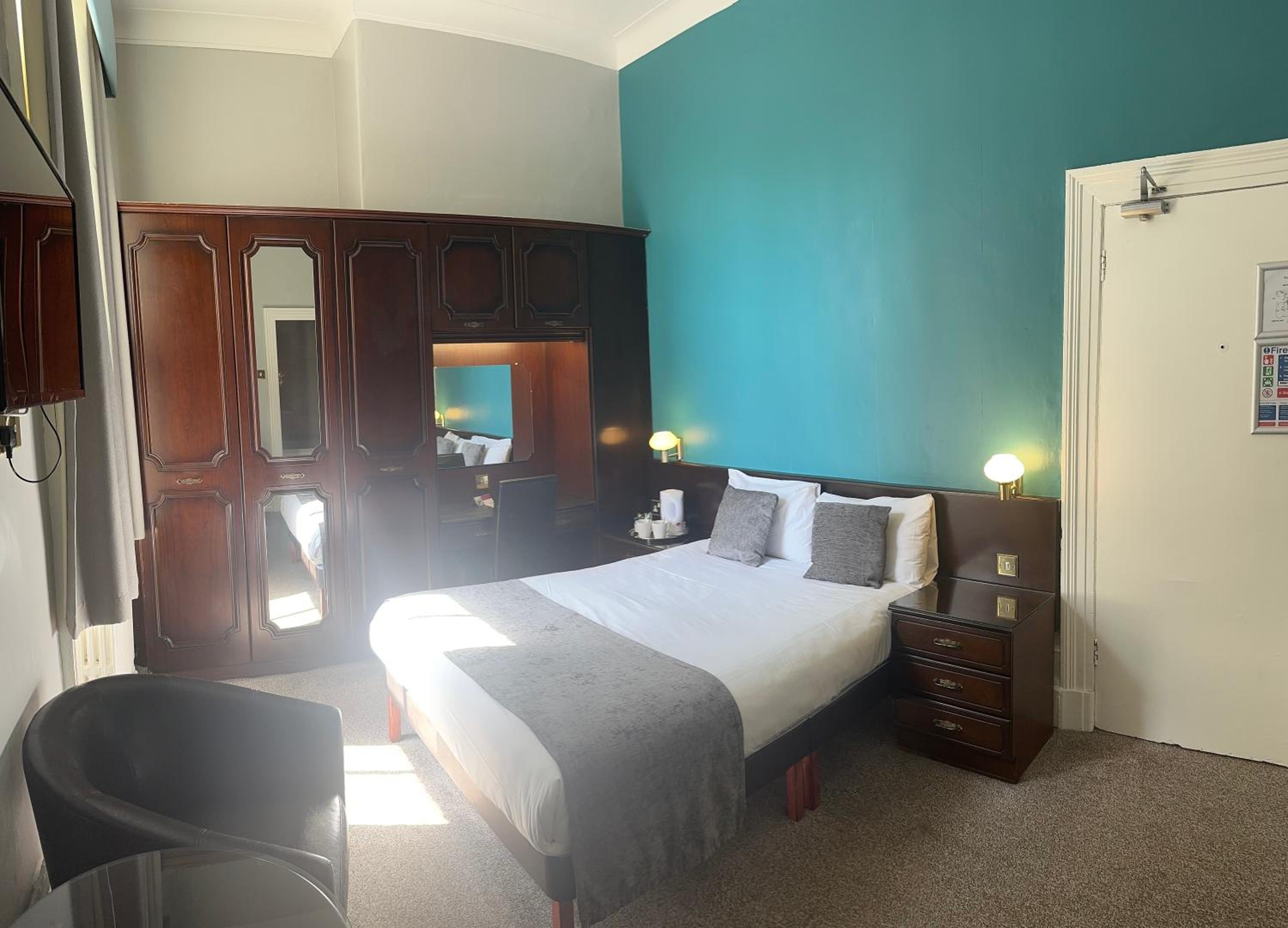 Standard Double Room - Photo 2
