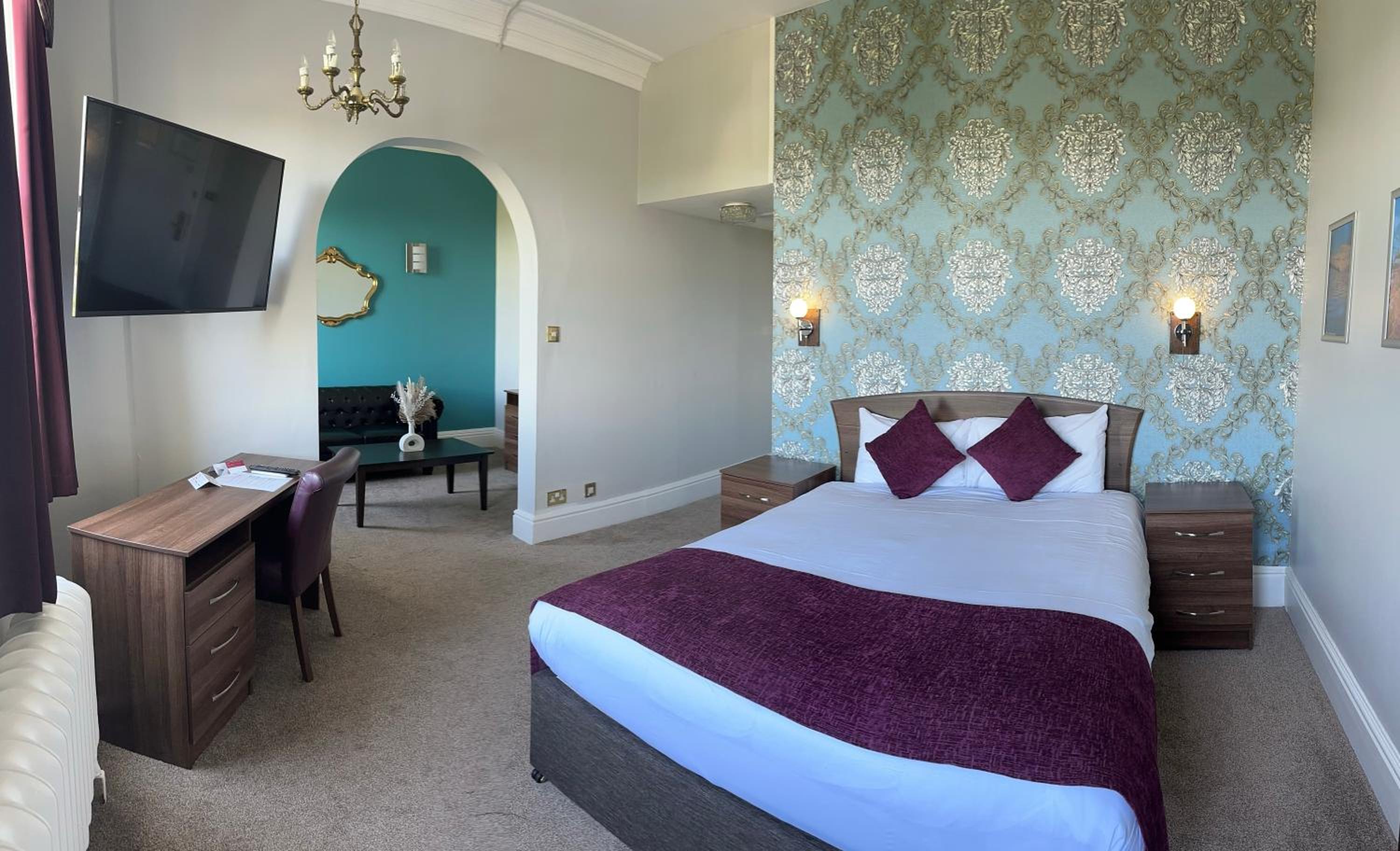 Deluxe Suite - Photo 1