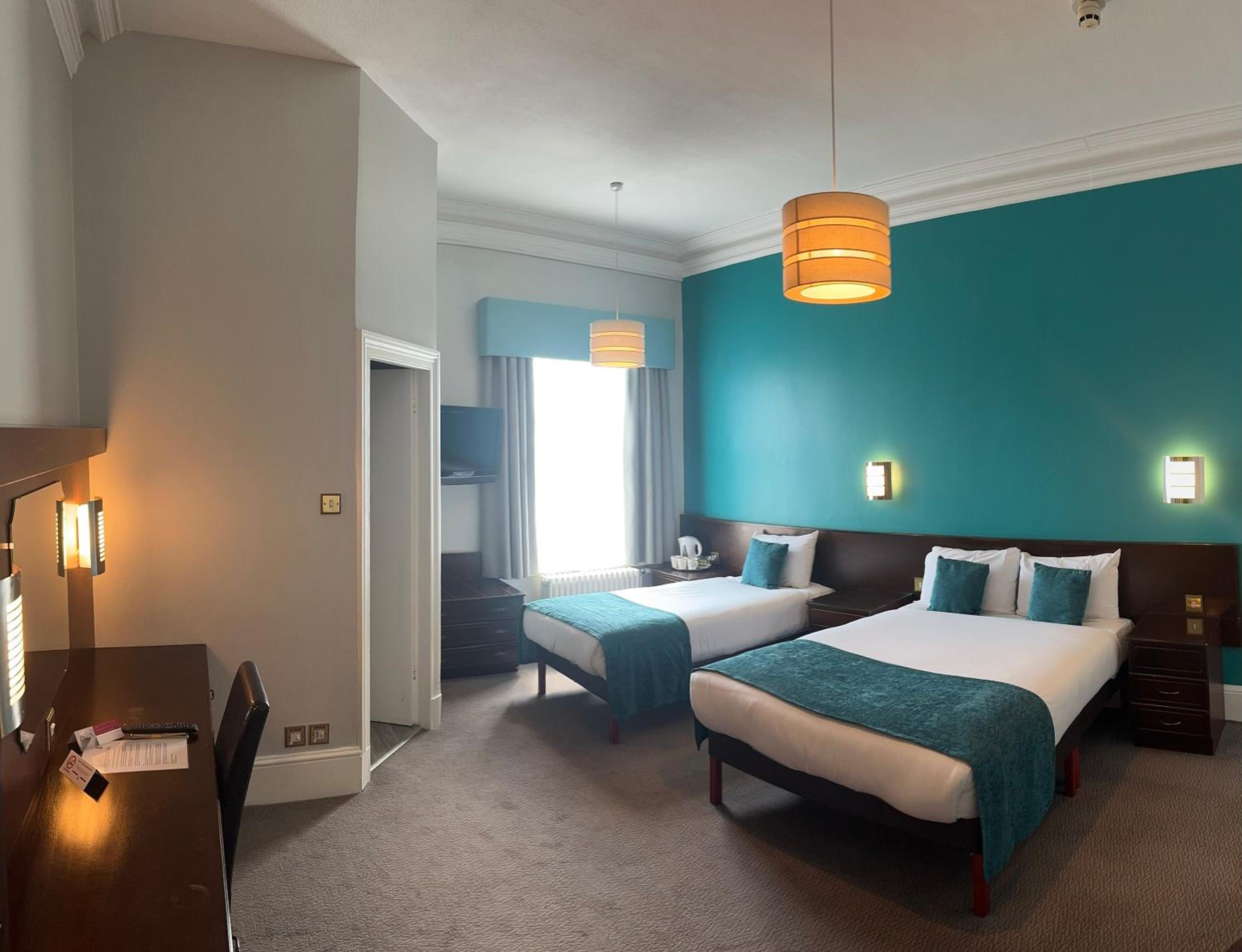 Family Room with Double and Two Single Beds - Photo 1