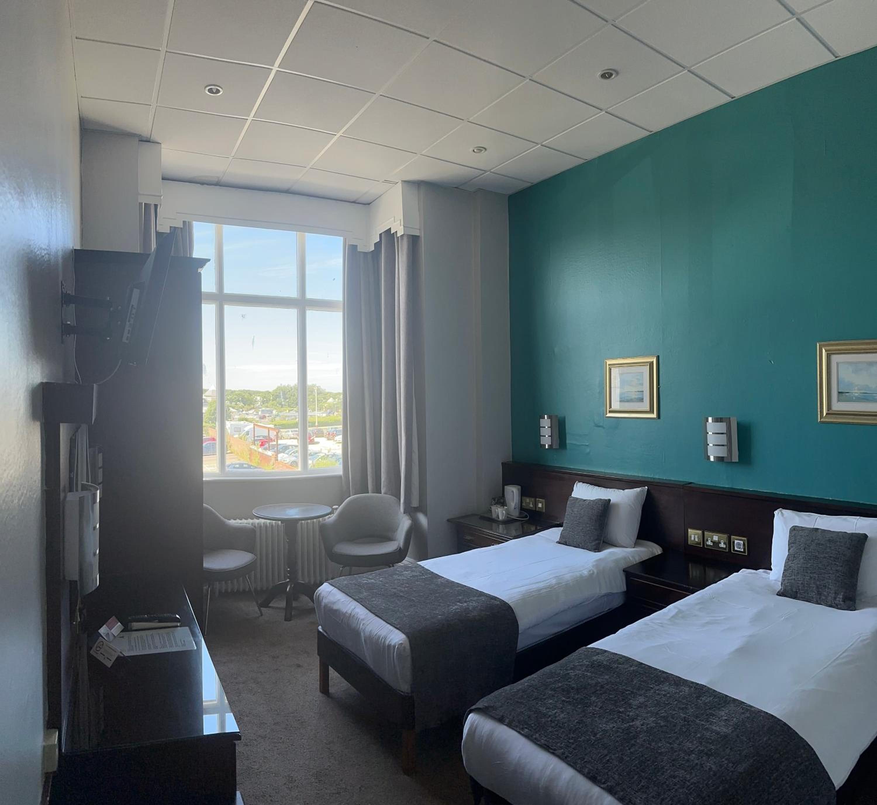 Standard Twin Room - Photo 1