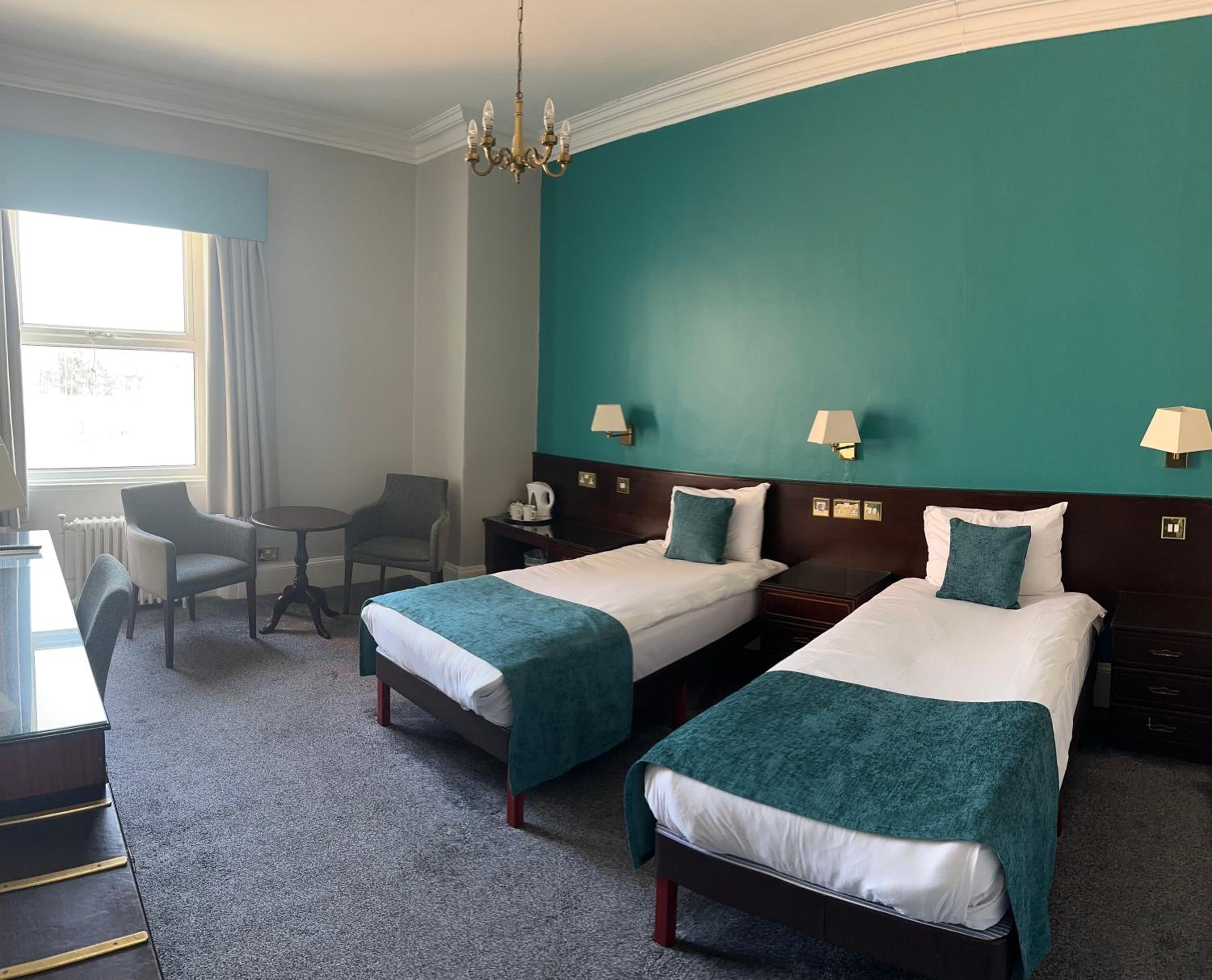 Standard Twin Room - Photo 2