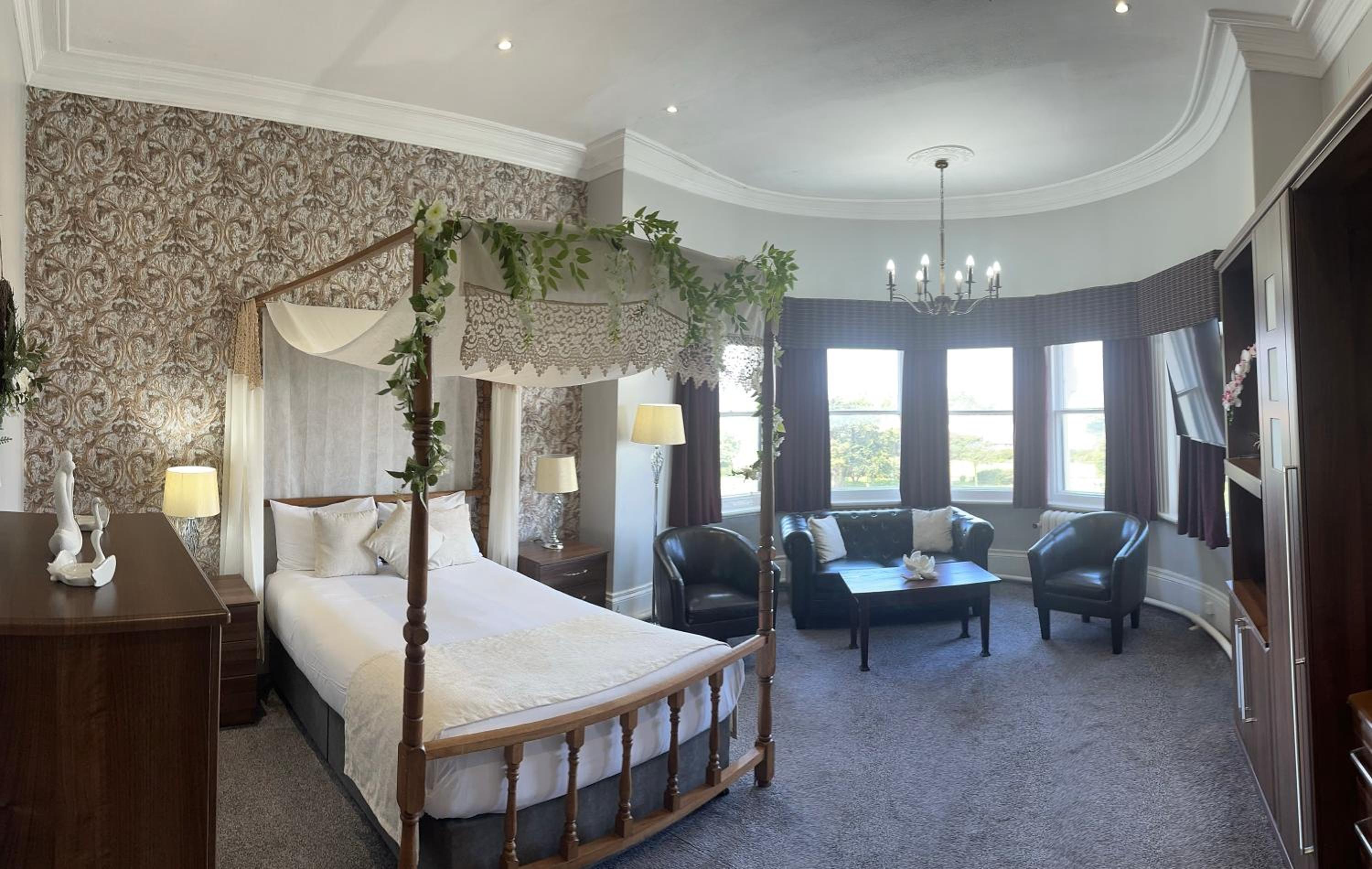 Deluxe Suite - Photo 6