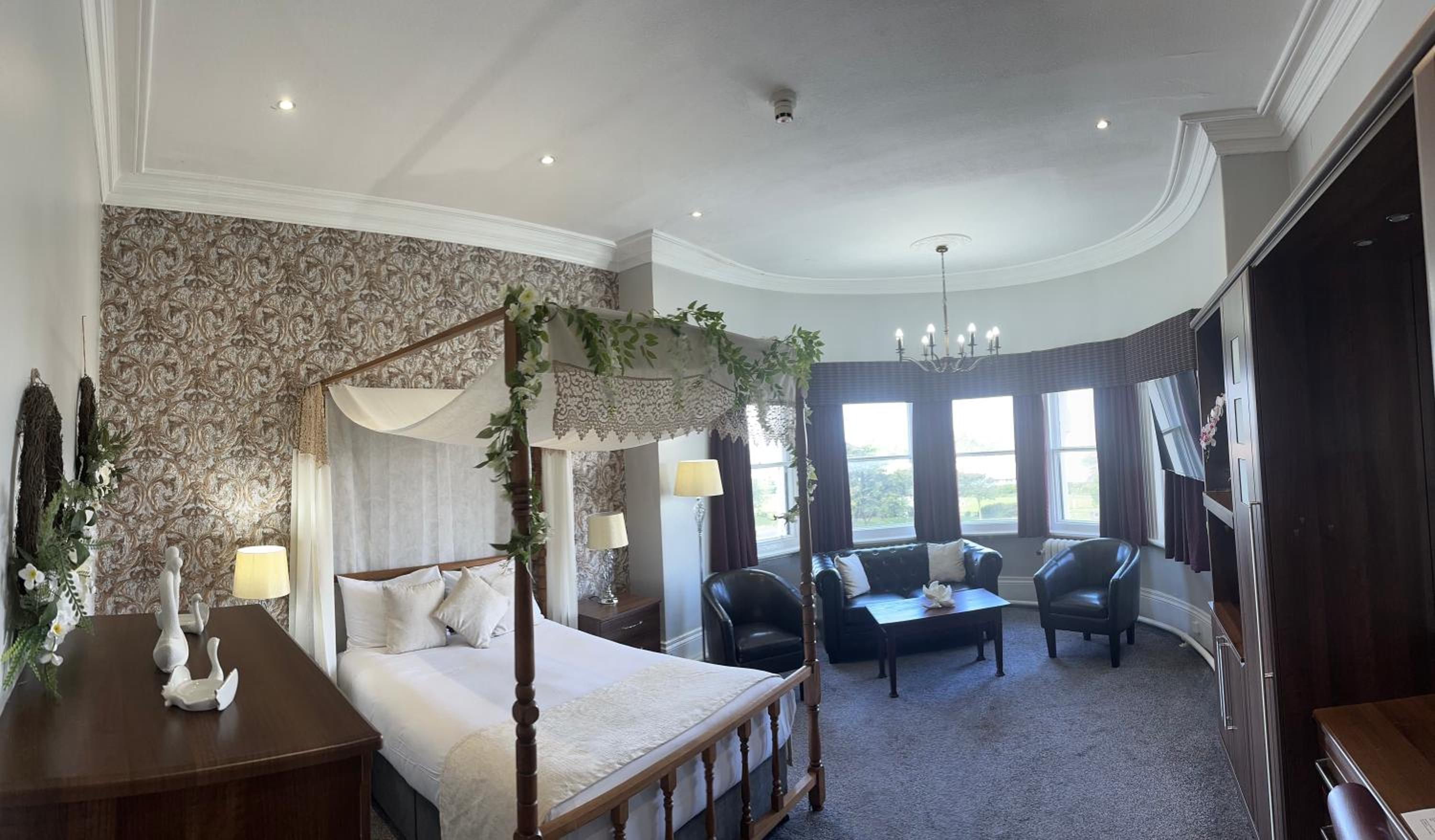 Deluxe Suite - Photo 8