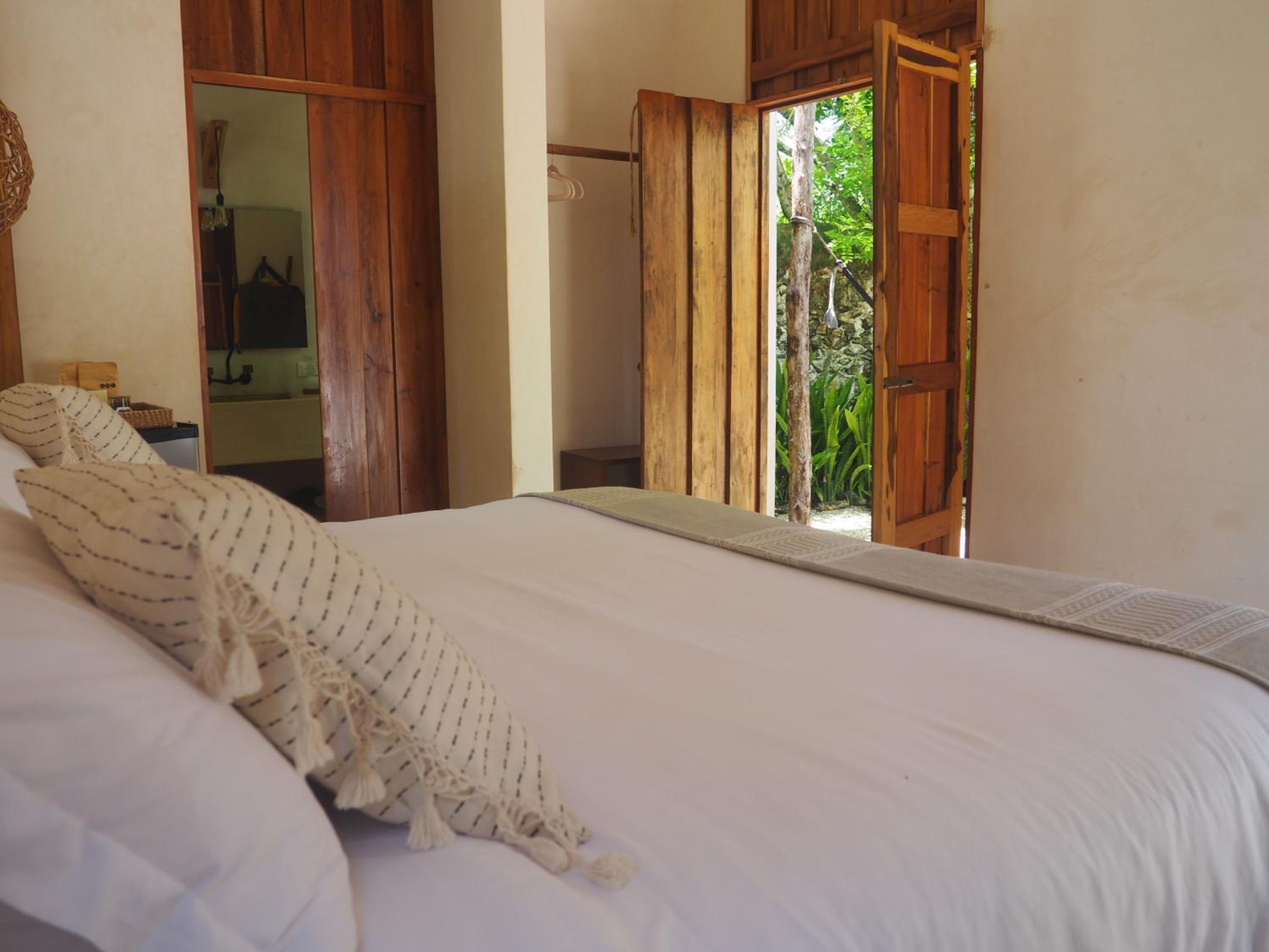 Deluxe Double Room with Extra Bed - Photo 11
