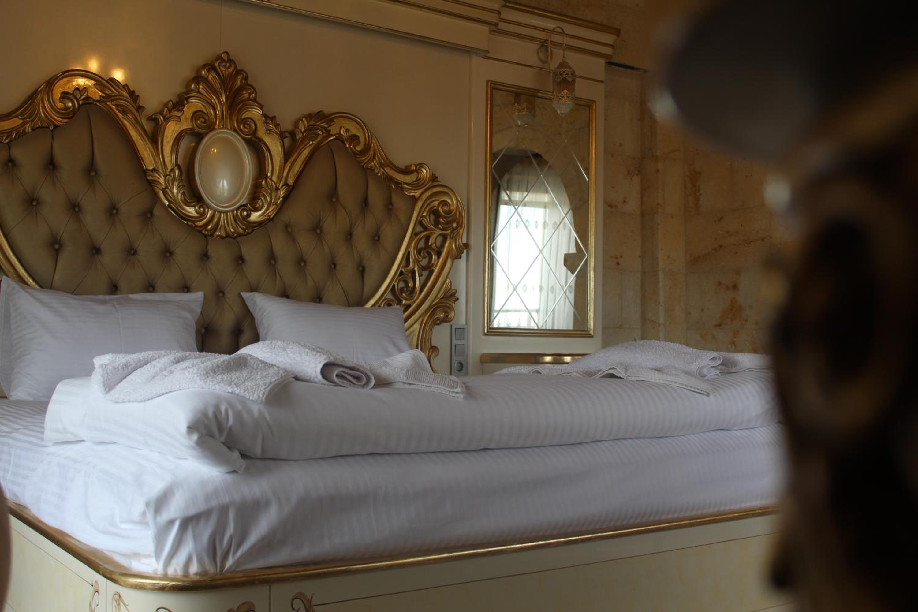 King Suite with Spa Bath photo 1