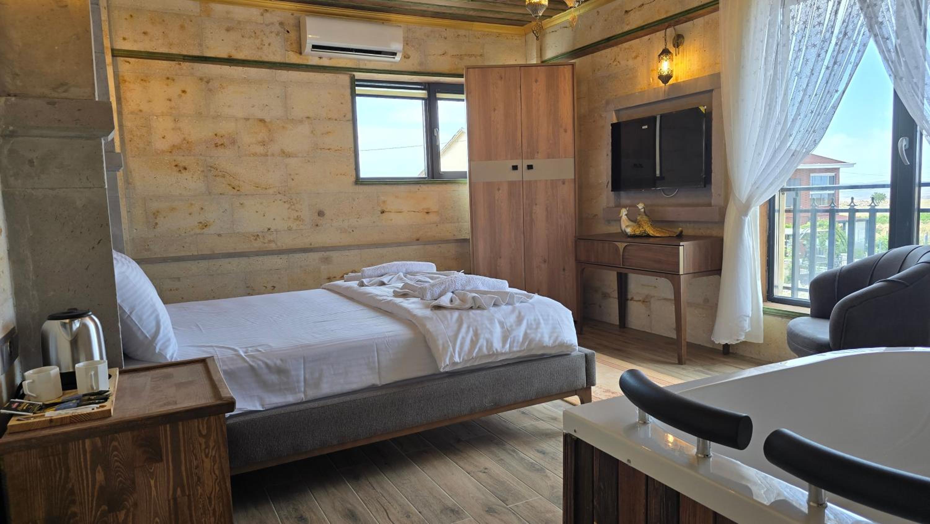 Deluxe Double Room with Bath photo 1
