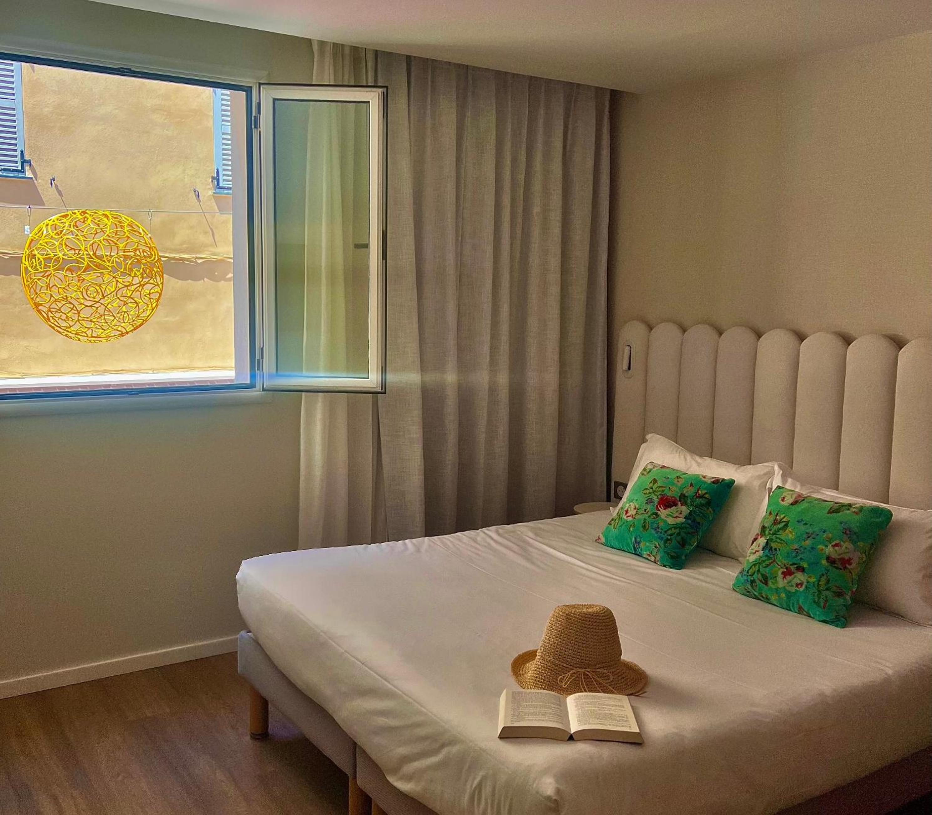 Double Room - "Côté sud with city view" - Photo 10