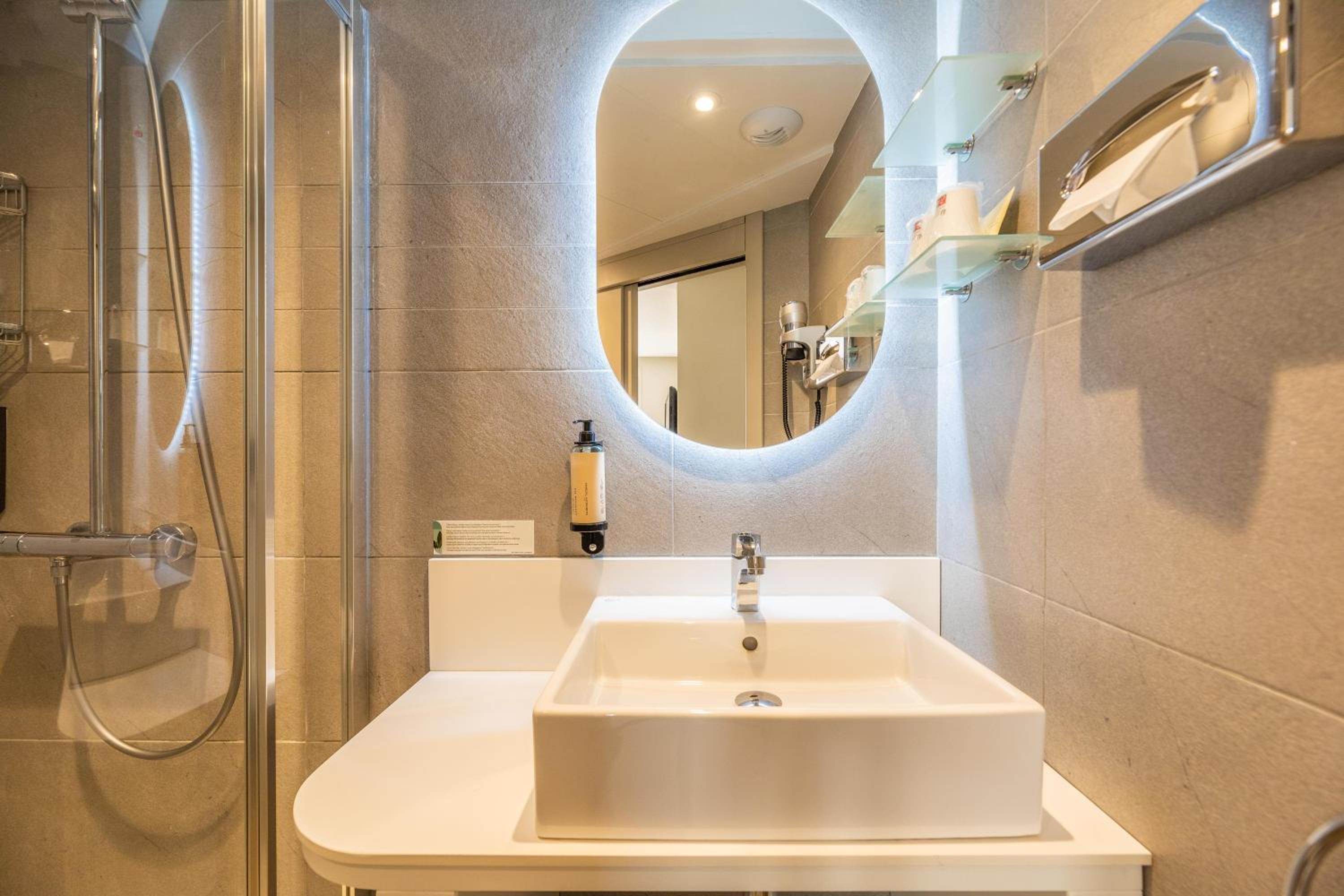 Double Room - "Côté sud with city view" - Photo 5
