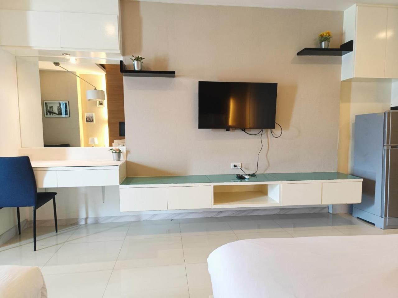 Studio Apartment - Photo 16