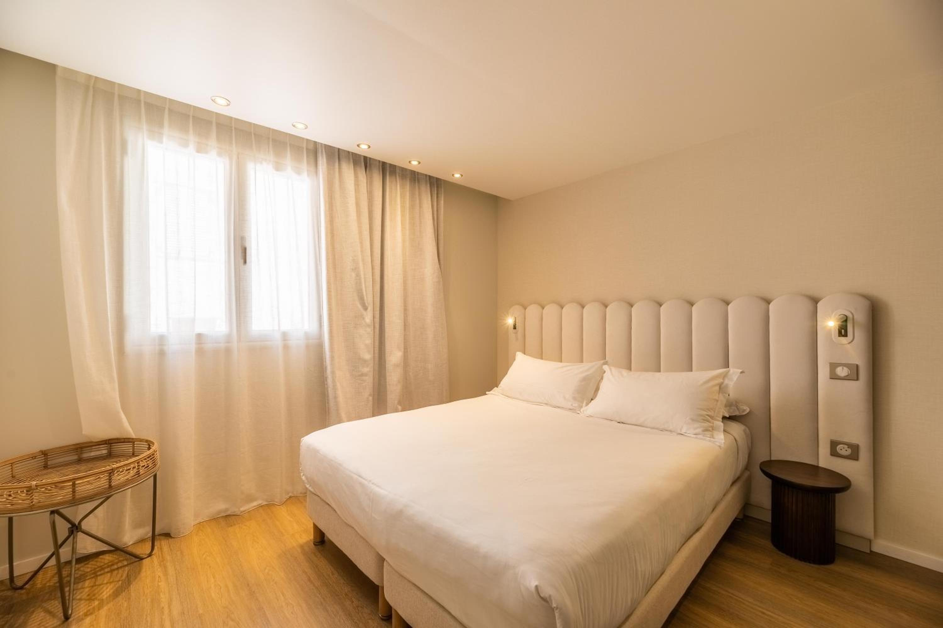 Double Room - "Côté sud with city view" - Photo 1