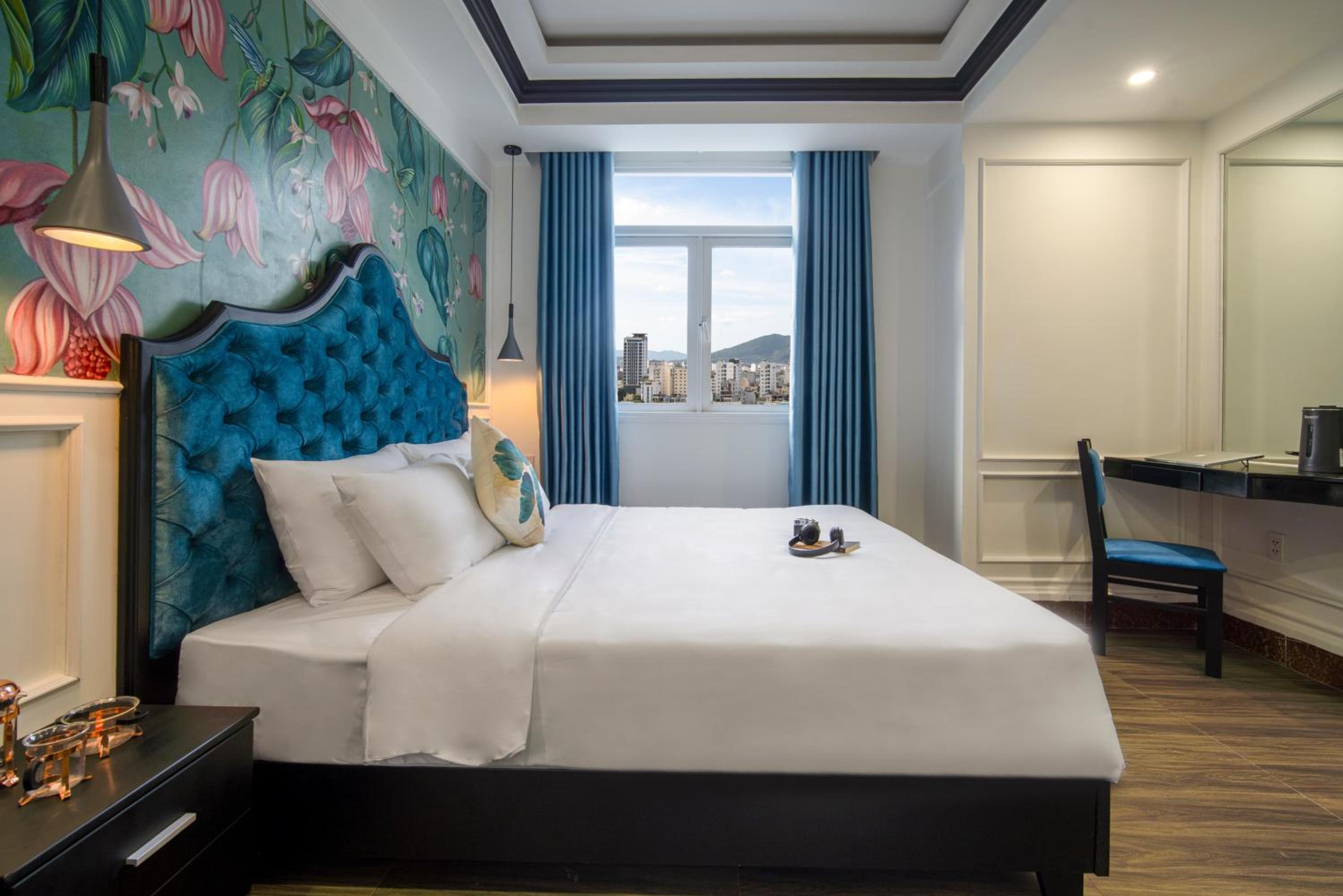Deluxe Queen Room with City View