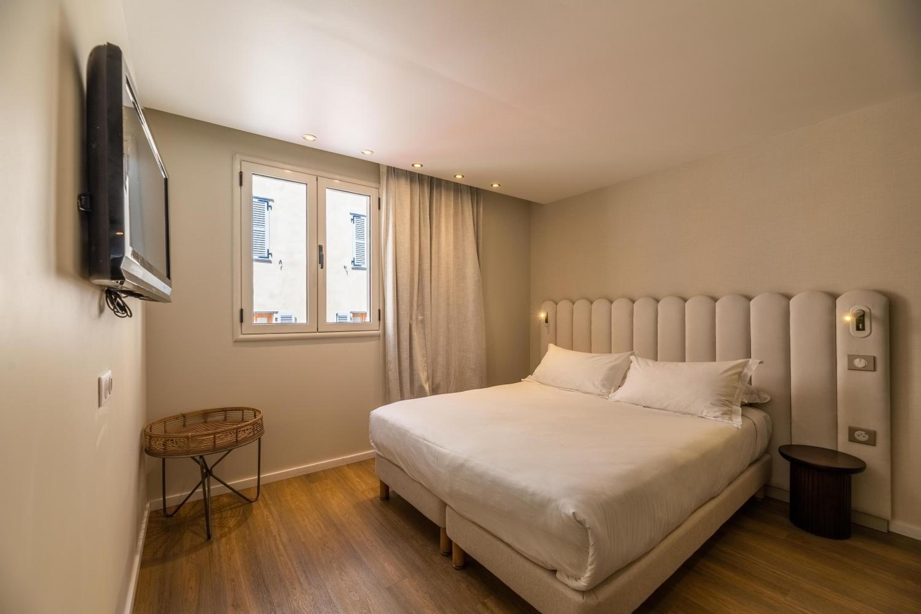 Double Room - "Côté sud with city view" - Photo 3