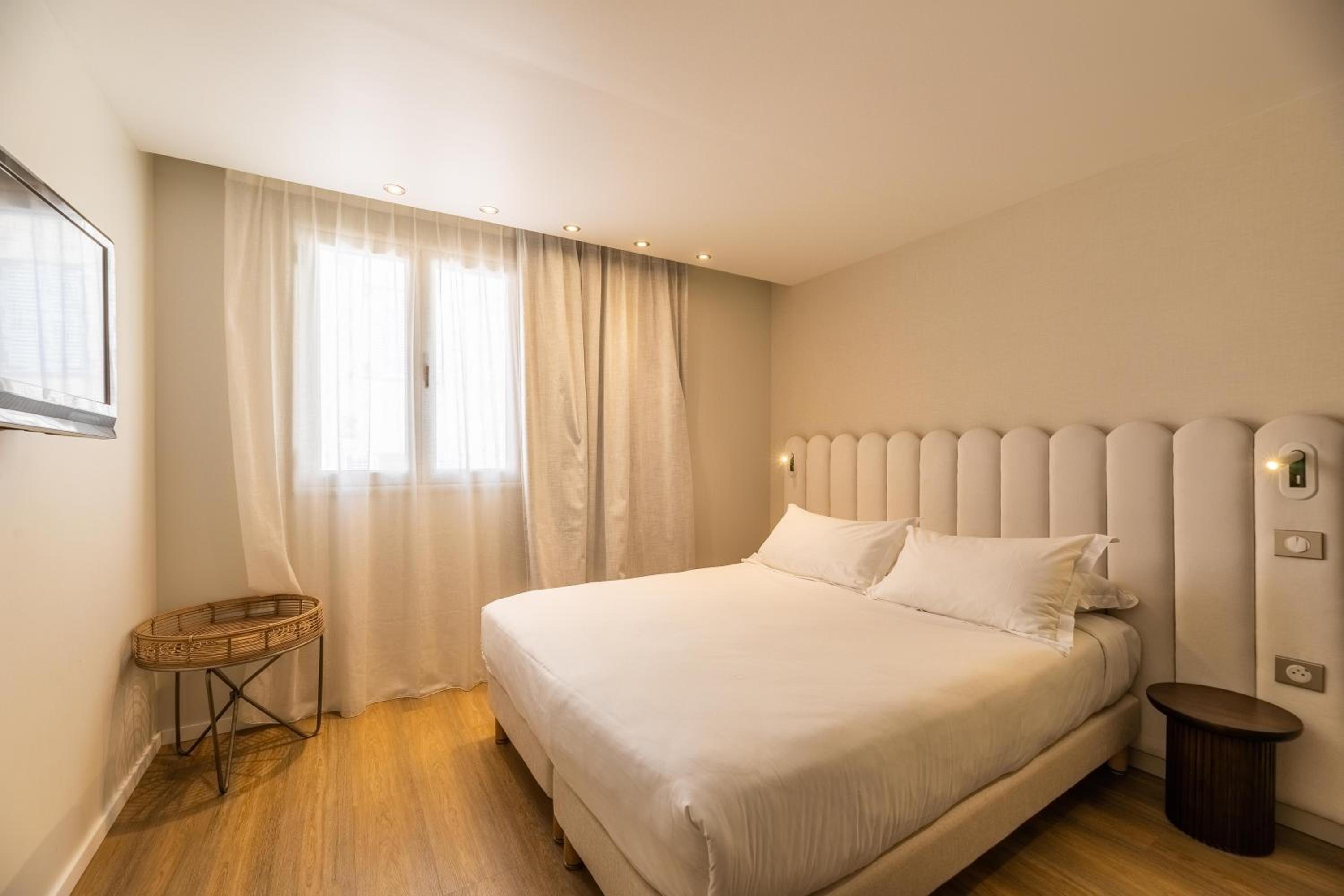 Double Room - "Côté sud with city view" - Photo 4