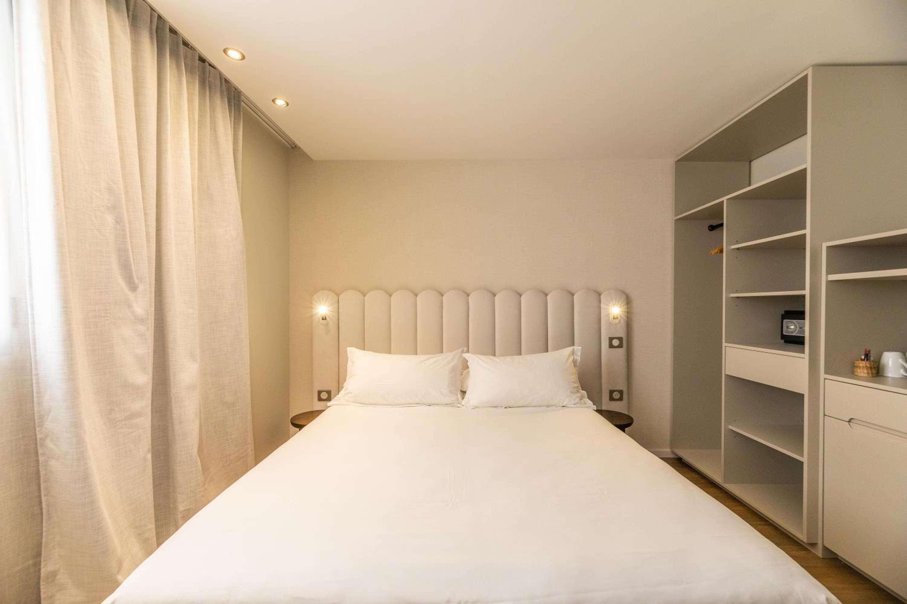 Double Room - "Côté sud with city view" - Photo 2