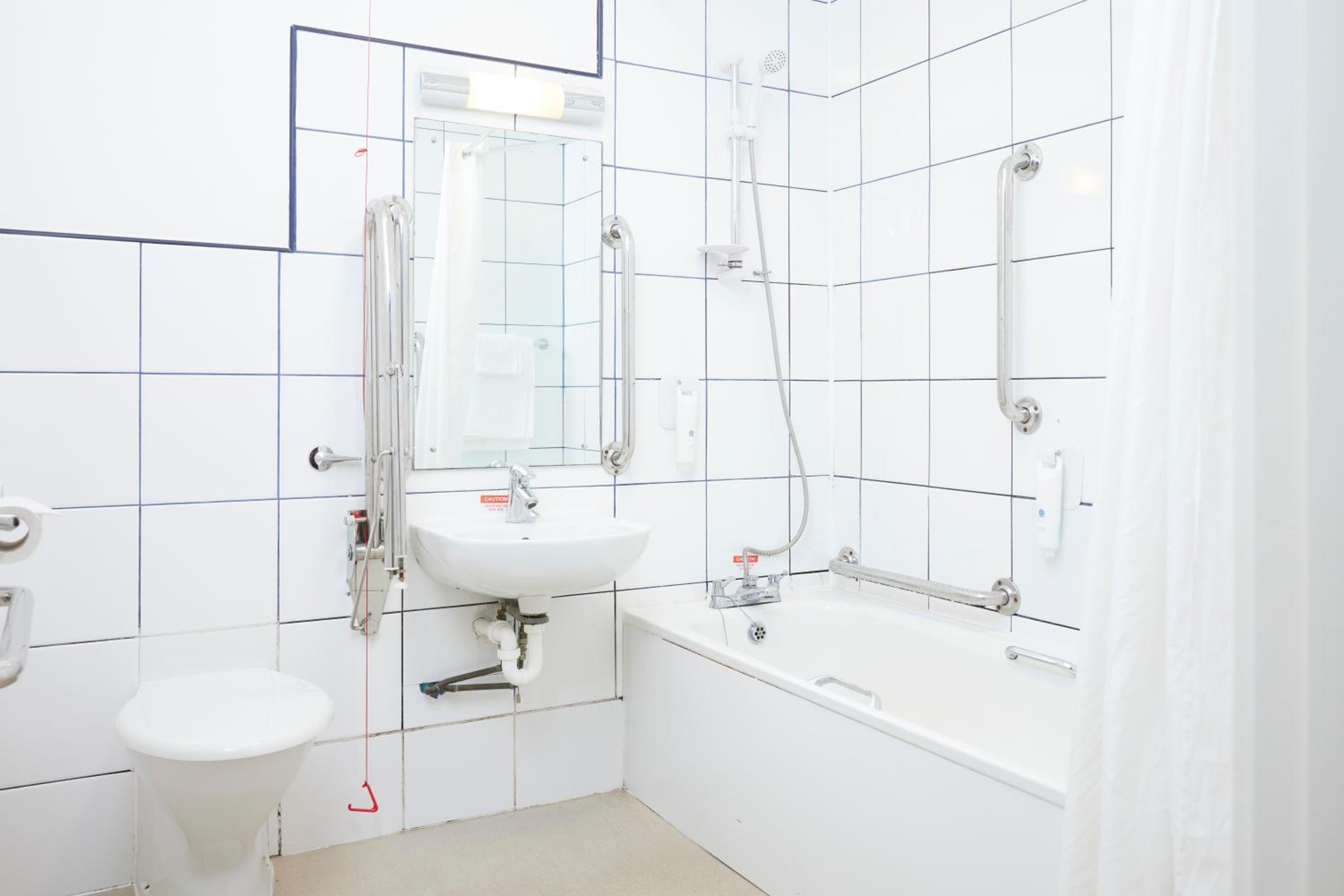 Double Room - Disability Access - Photo 4