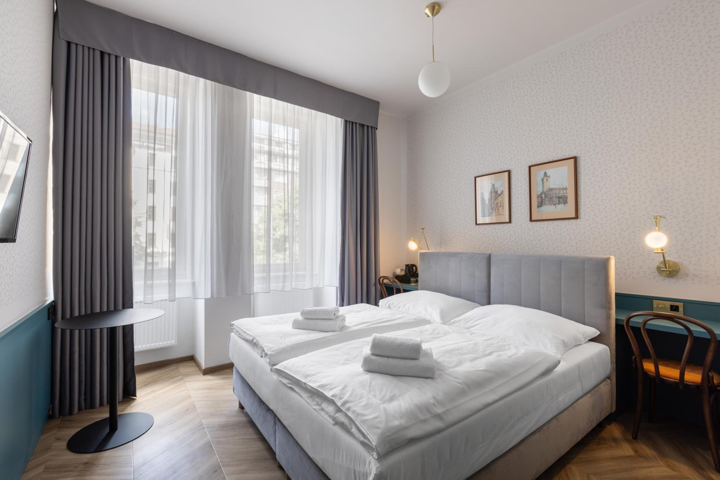 Superior Double or Twin Room thumbnail 5