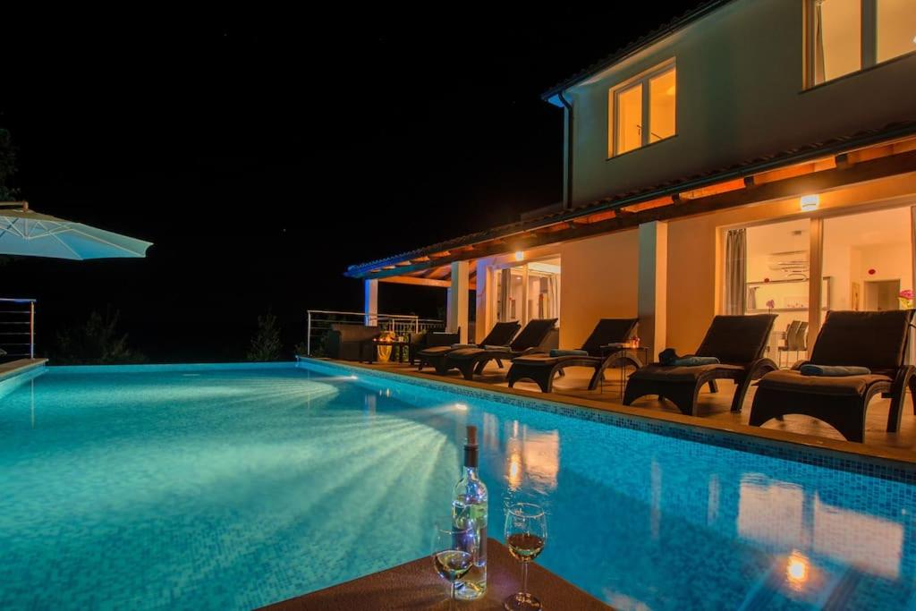 Villa photo 3
