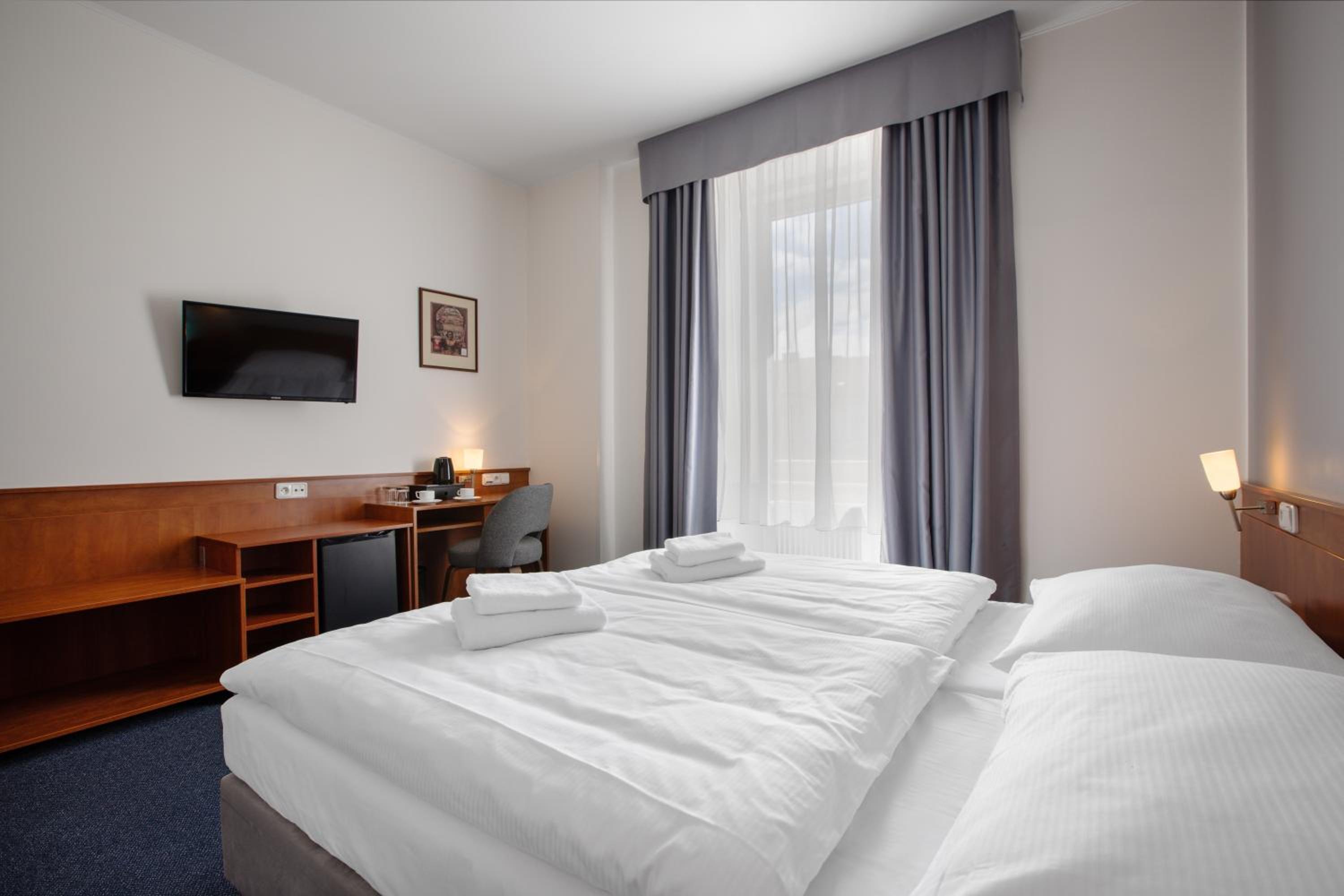 Double or Twin Room thumbnail 5