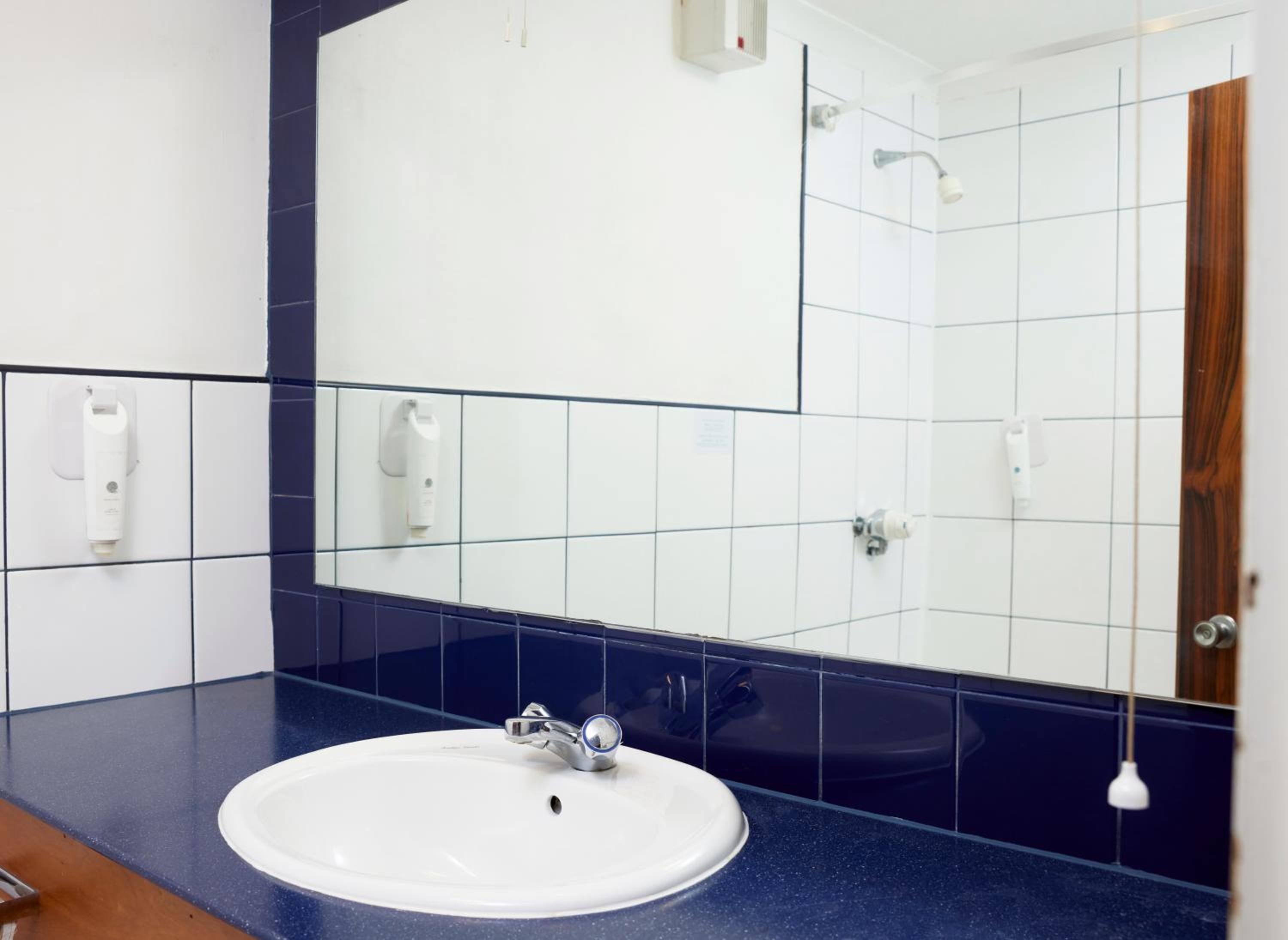 Twin Room - Photo 5