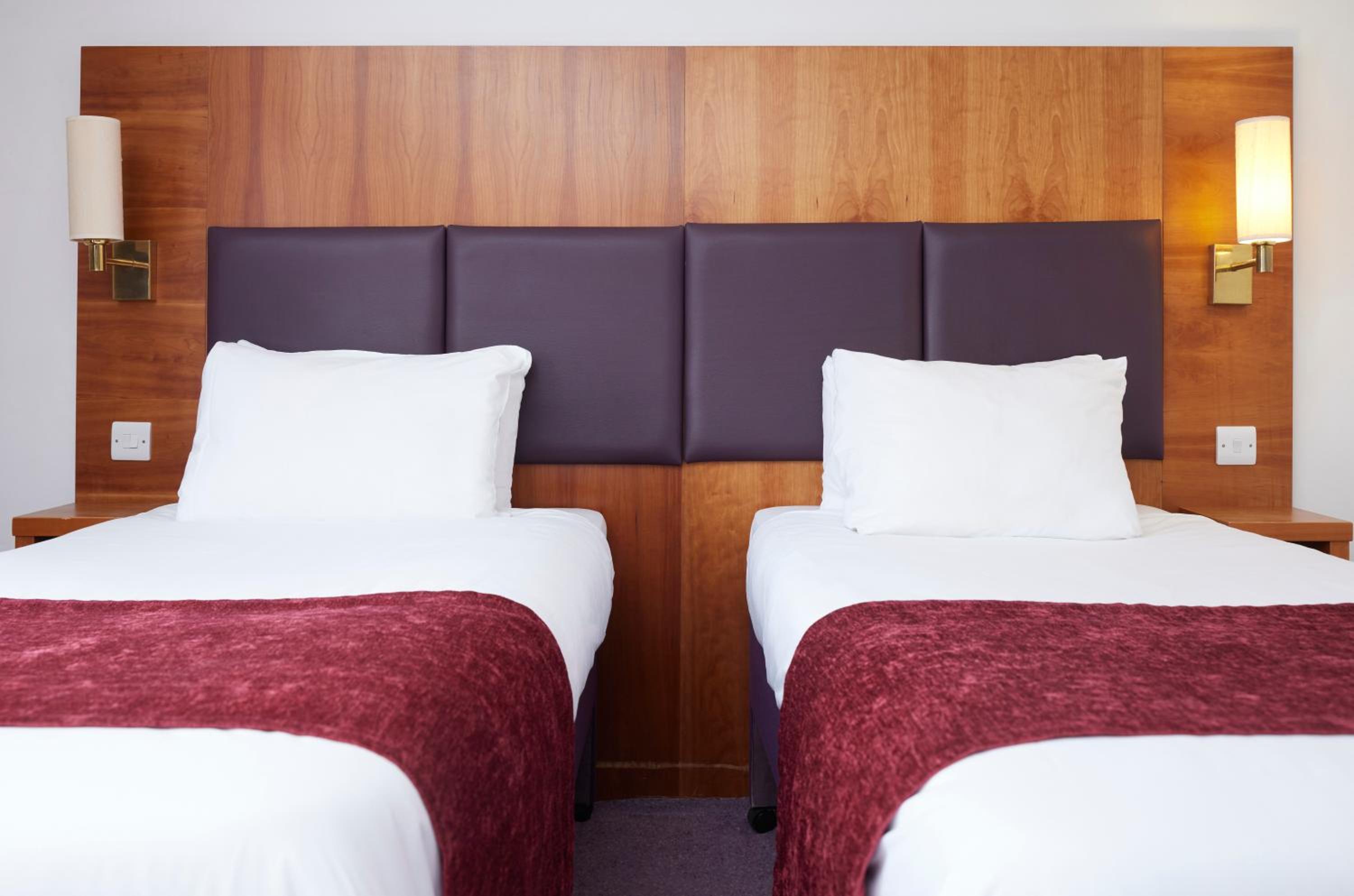 Twin Room - Photo 2