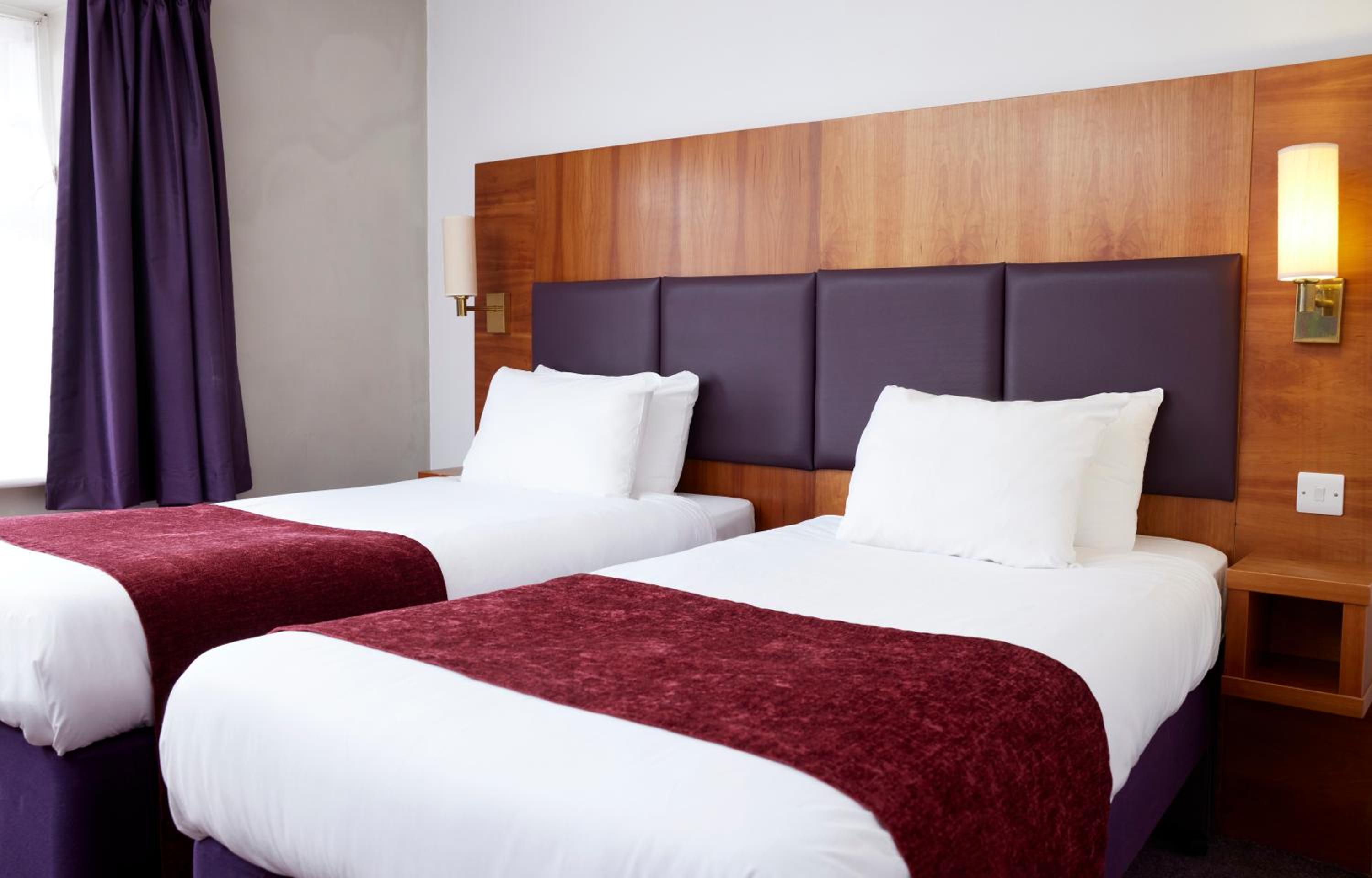 Twin Room - Photo 1