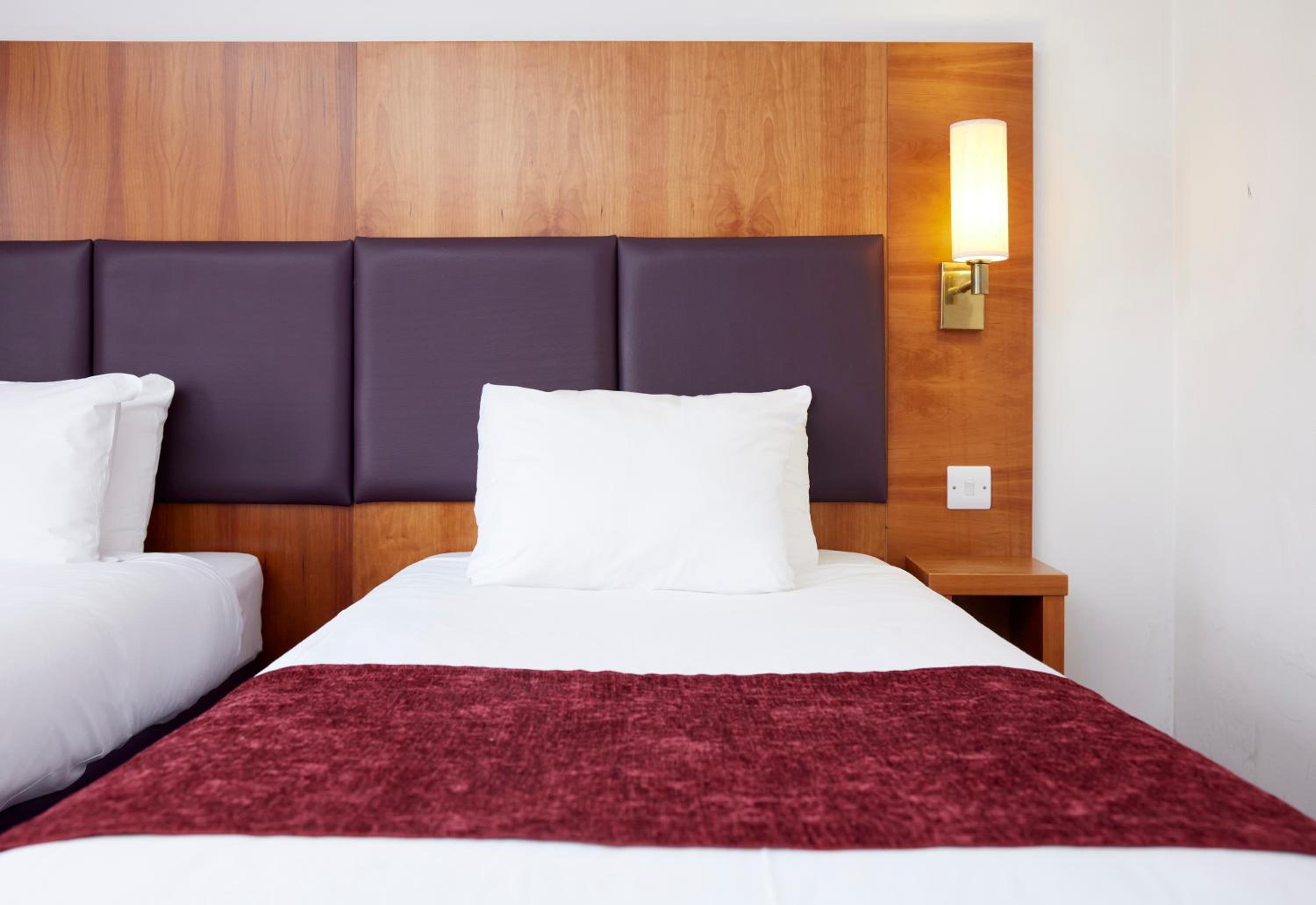 Twin Room - Photo 3