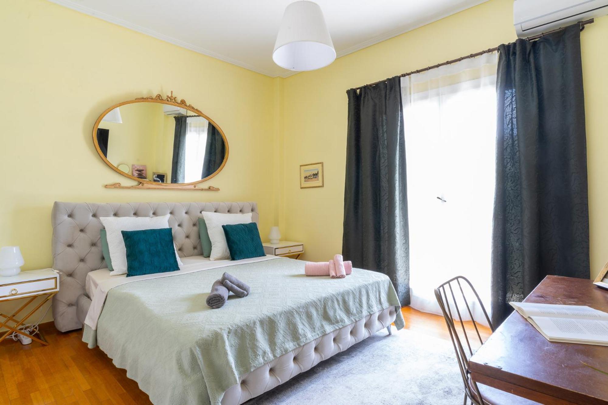 Two-Bedroom Deluxe Apartment with Balcony