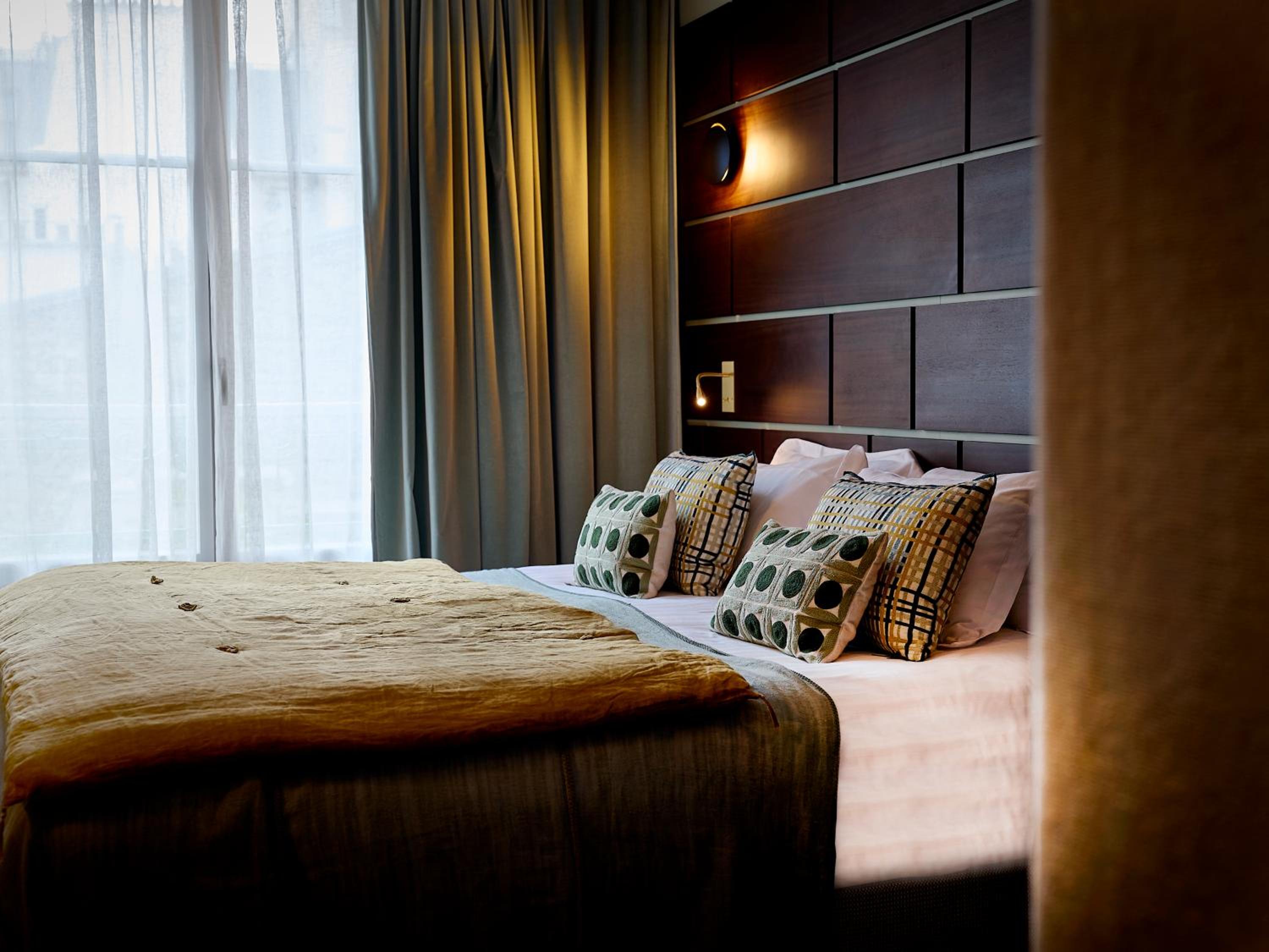 Deluxe Double or Twin Room with City View