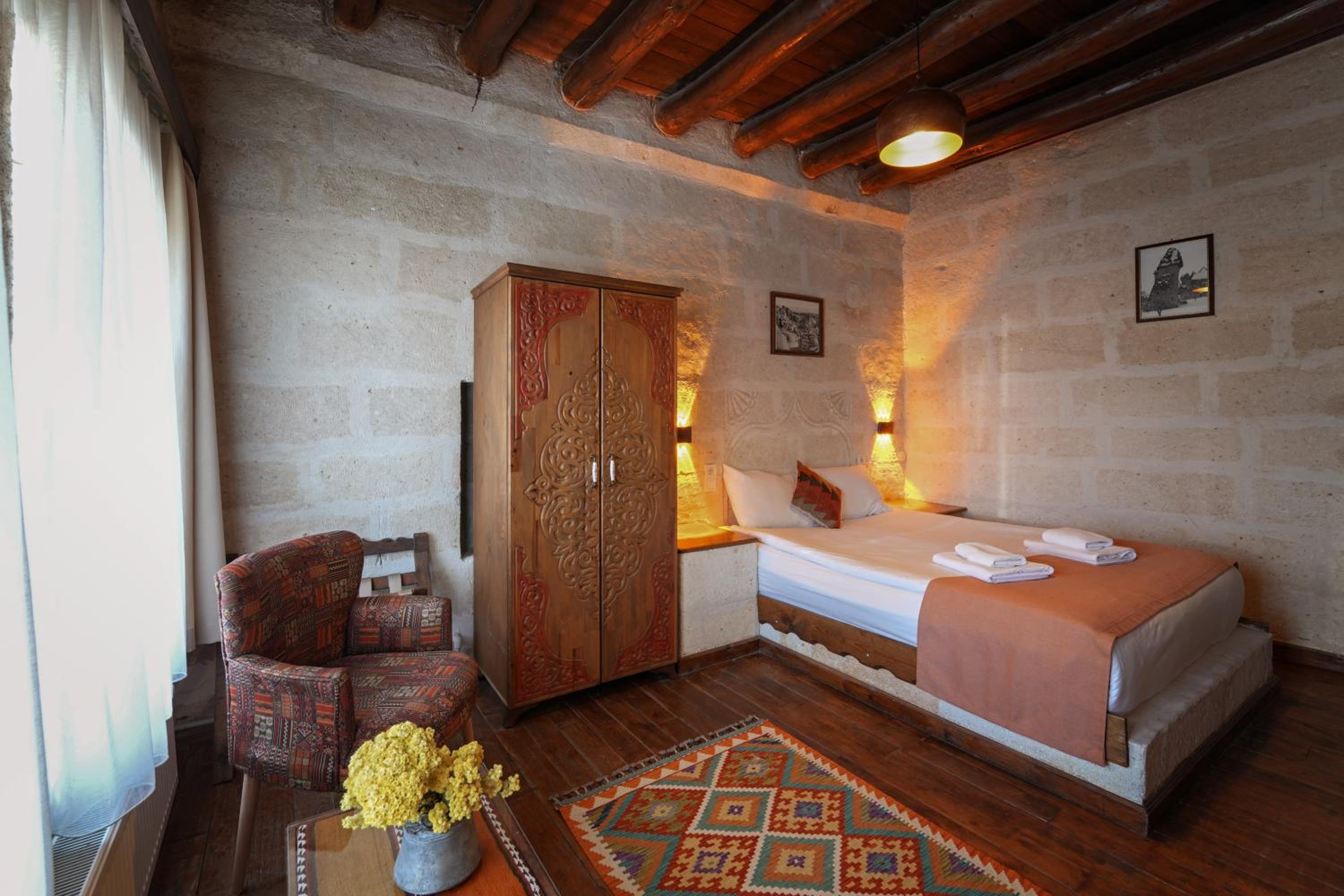 Deluxe Double Stone Room photo 2