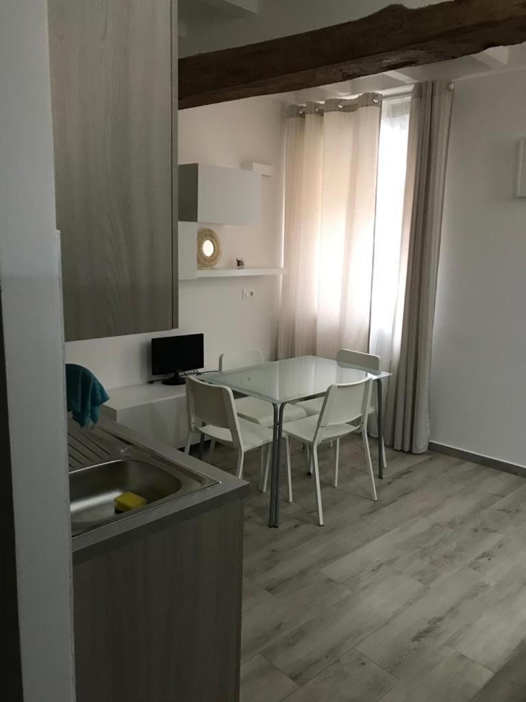 One-Bedroom Apartment - Photo 2