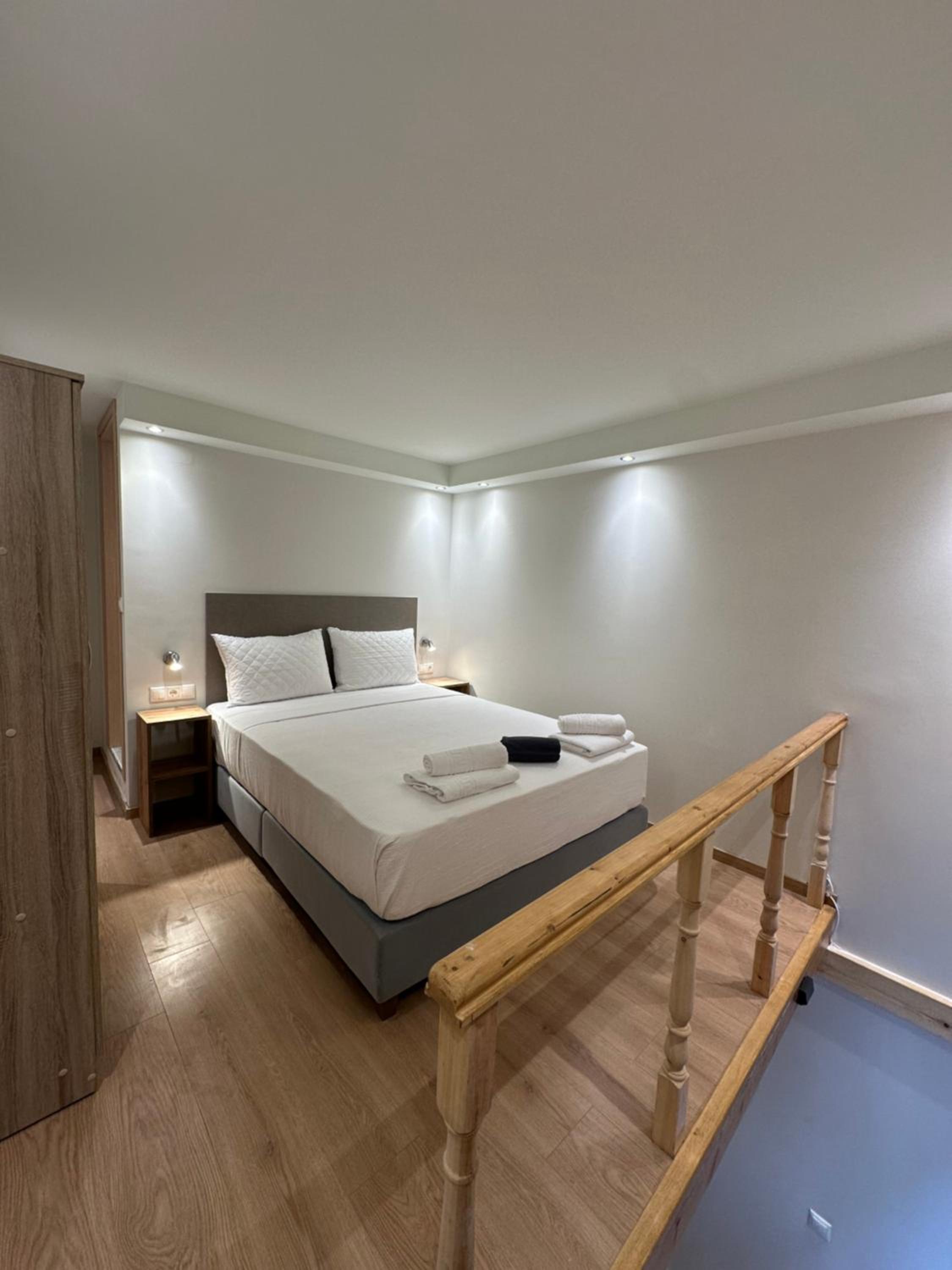 One-Bedroom Apartment photo 1