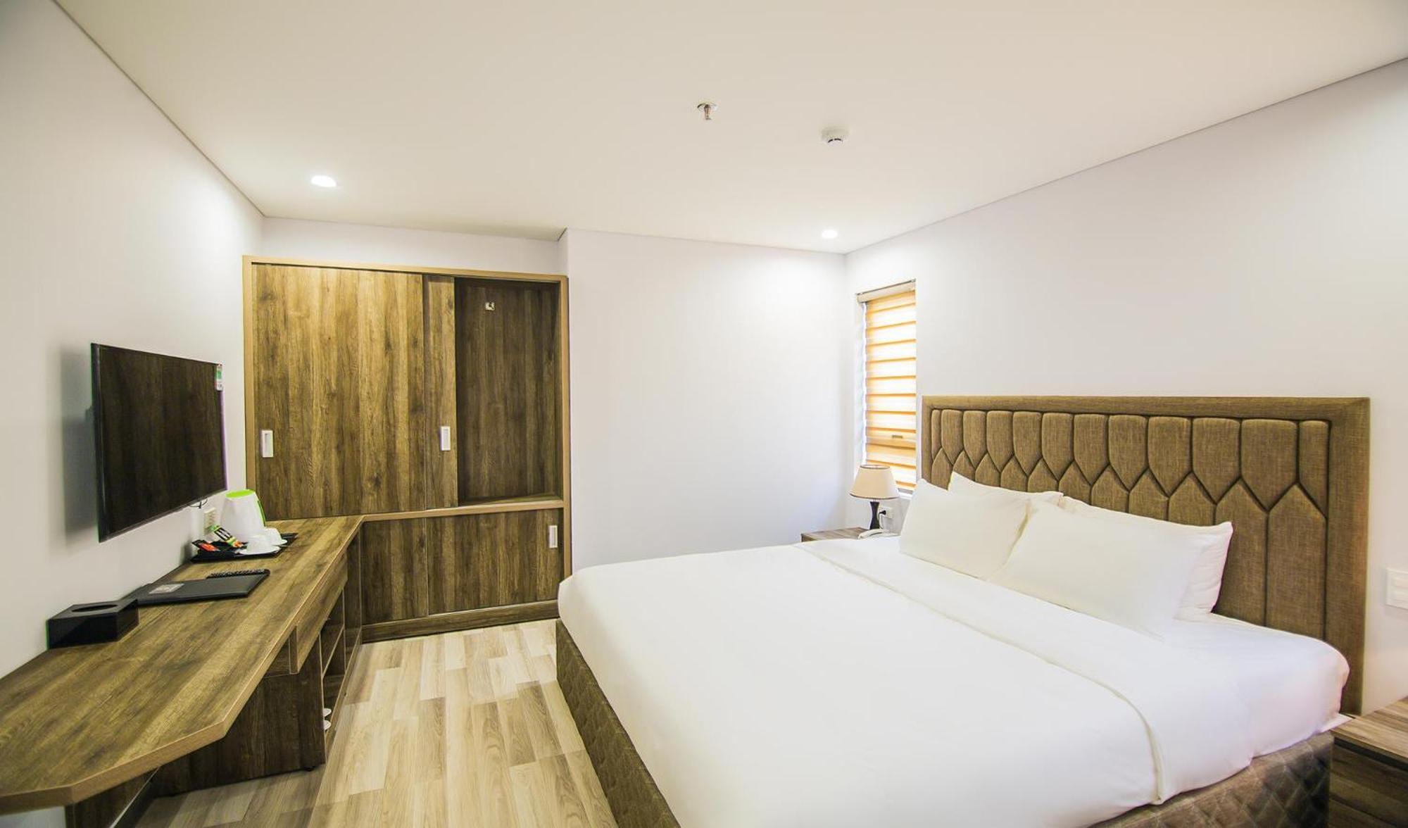 Superior King Room - Photo 3