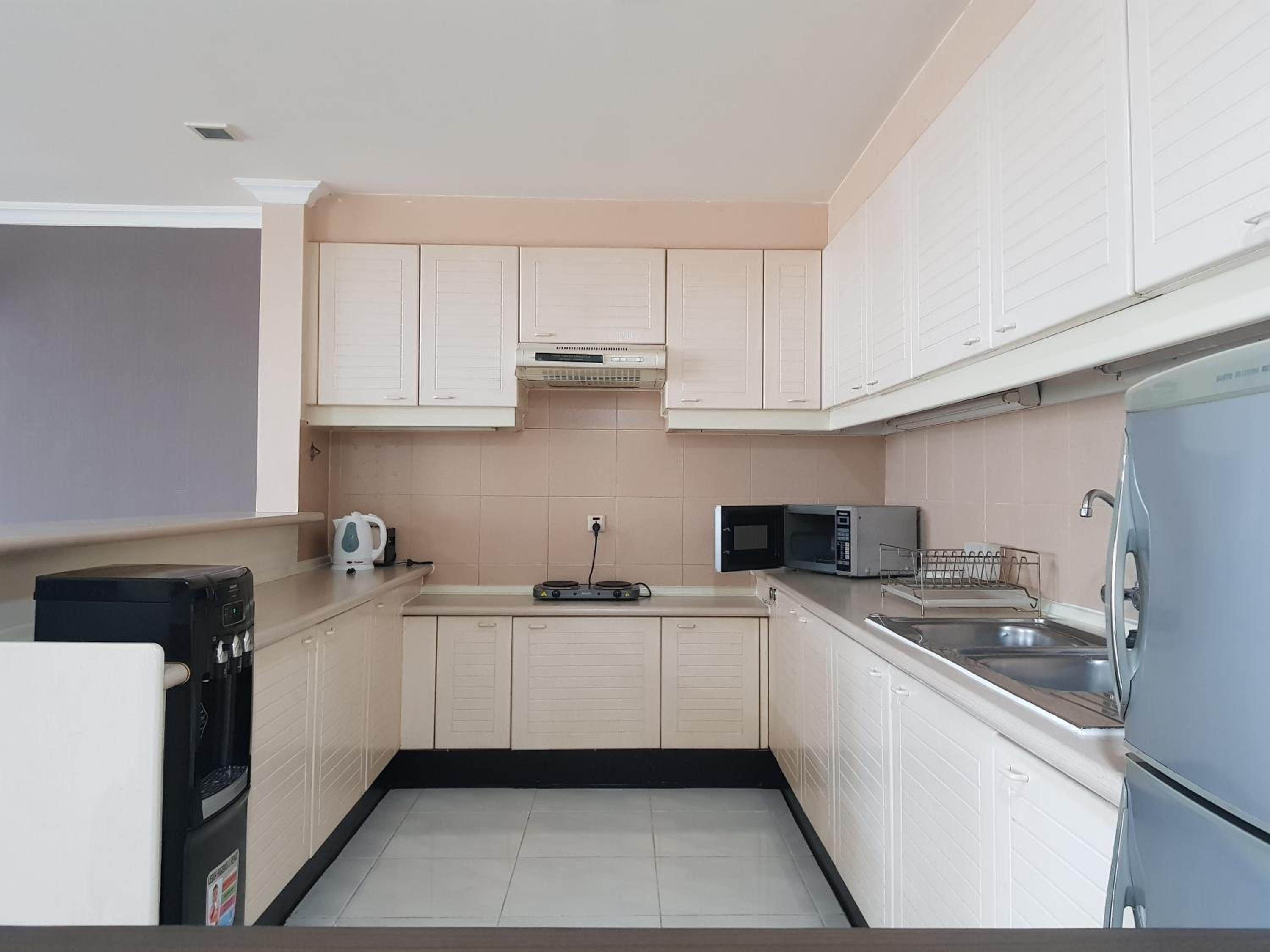 Three-Bedroom Apartment Suite - Photo 3