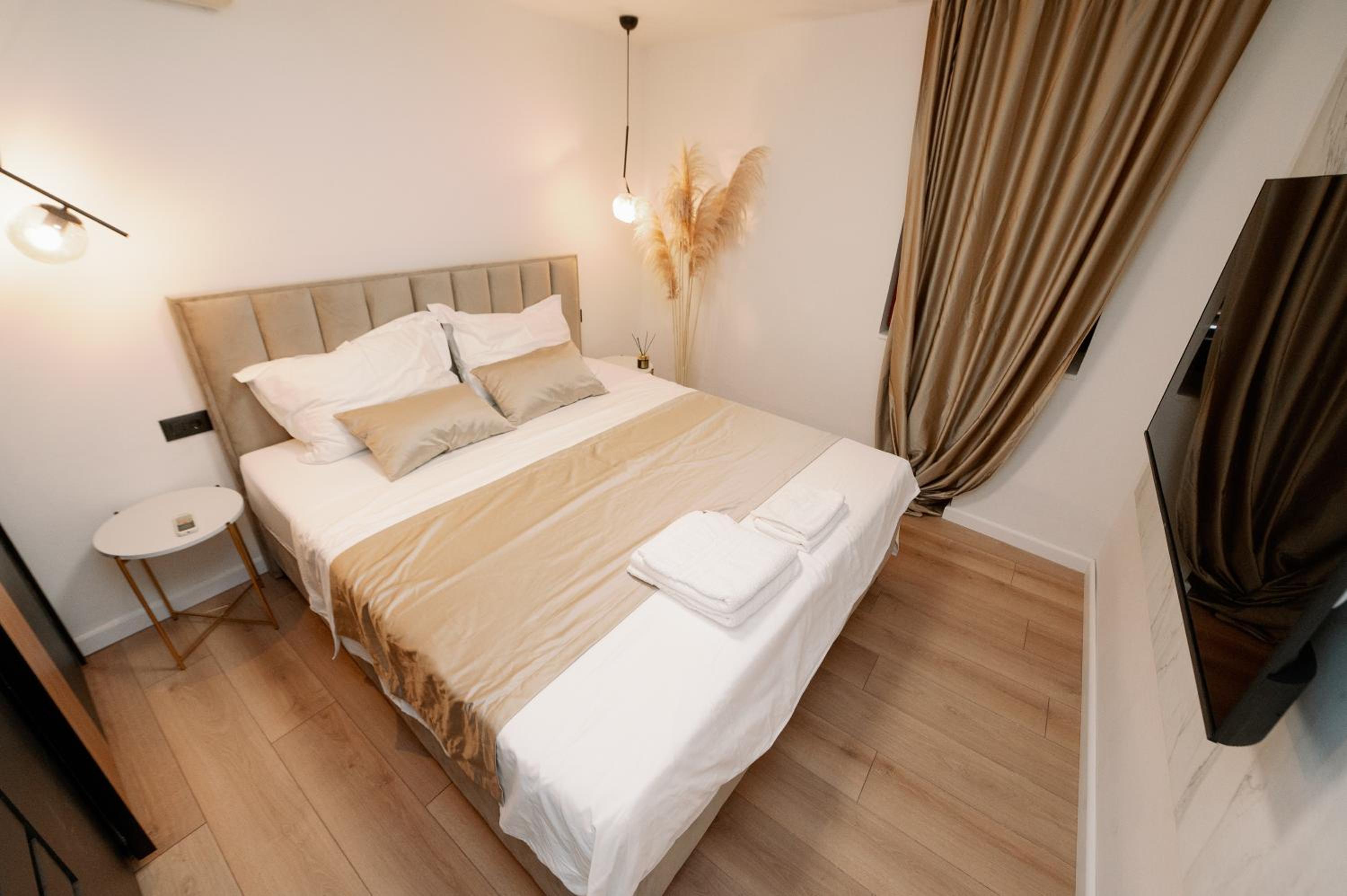 Deluxe One-Bedroom Apartment With City View