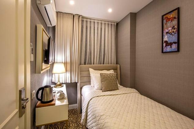 Single Room with Bathroom photo 1