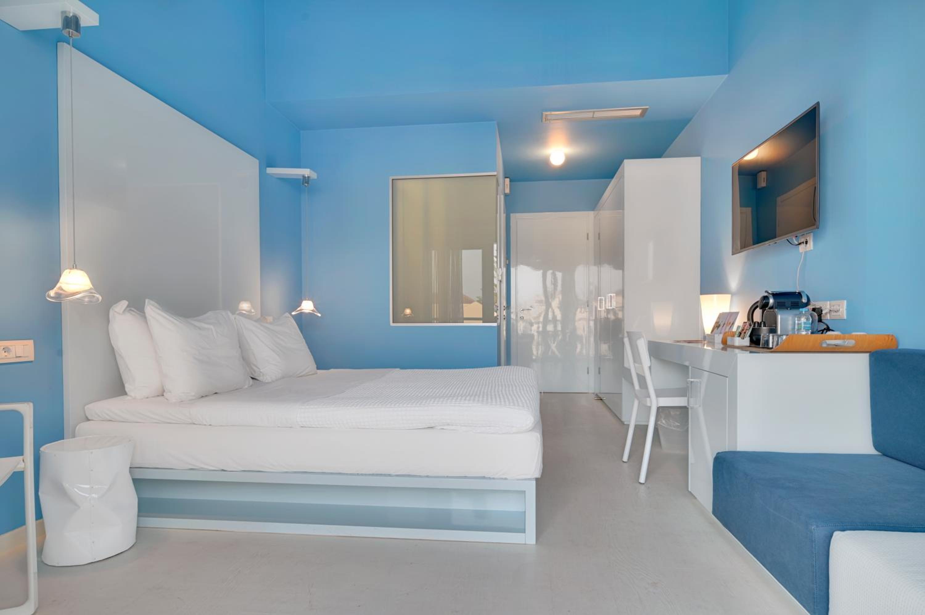 Deluxe Double Room with Side Sea View photo 1